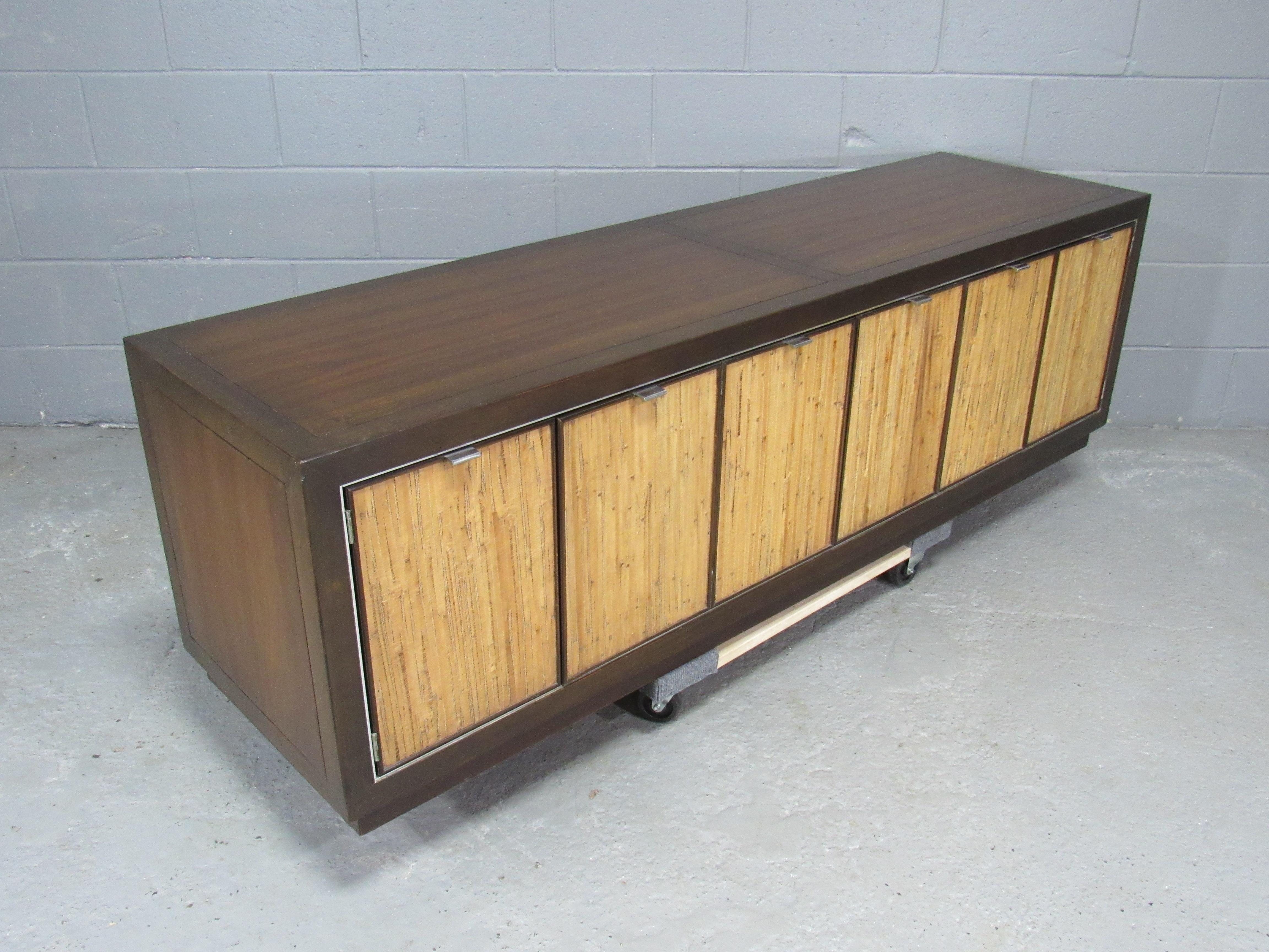Mid-Century Modern Sideboard Credenza by Drexel In Good Condition For Sale In Belmont, MA
