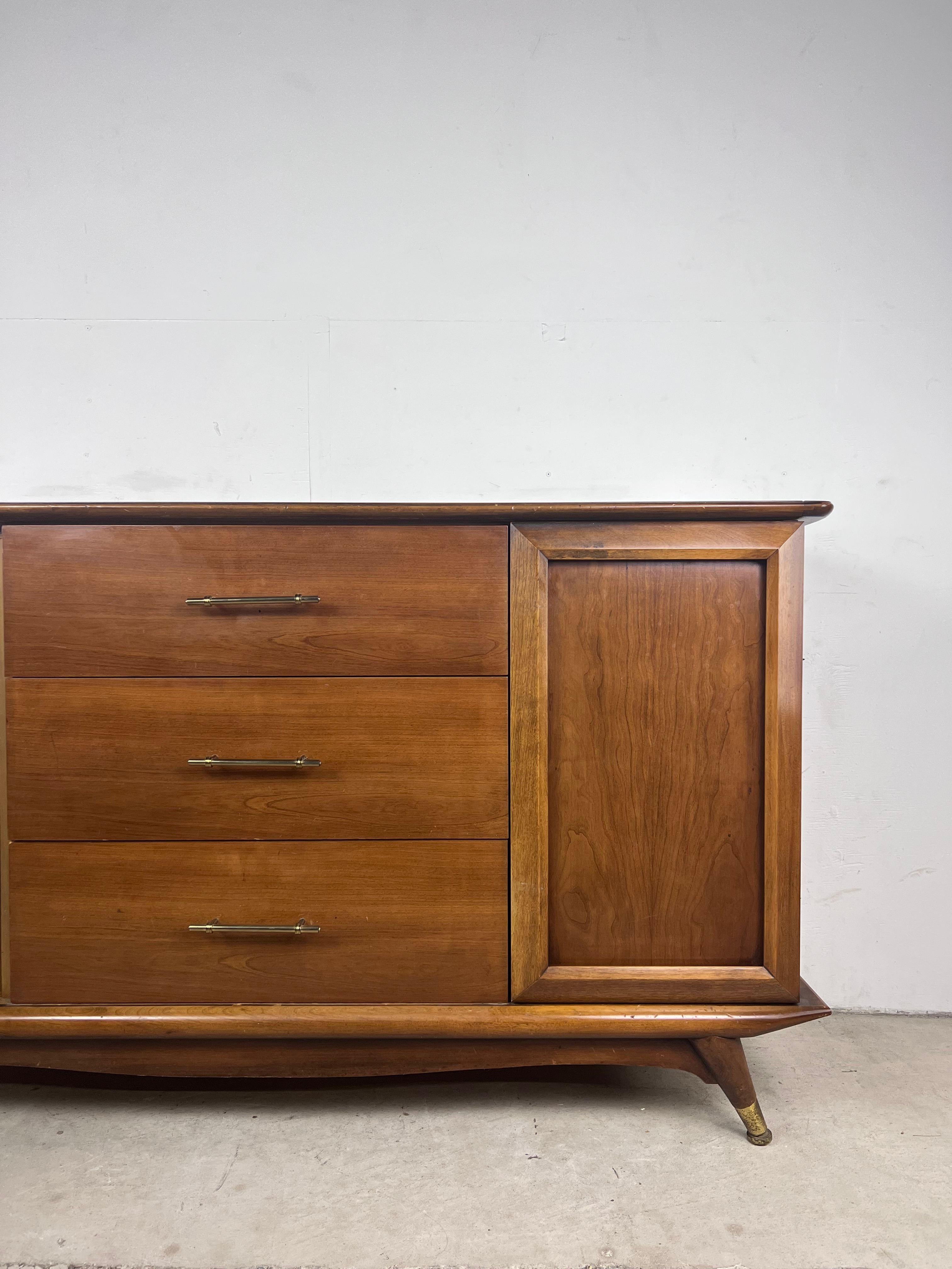 Mid Century Modern Sideboard Credenza with Brass Capped Feet For Sale 7