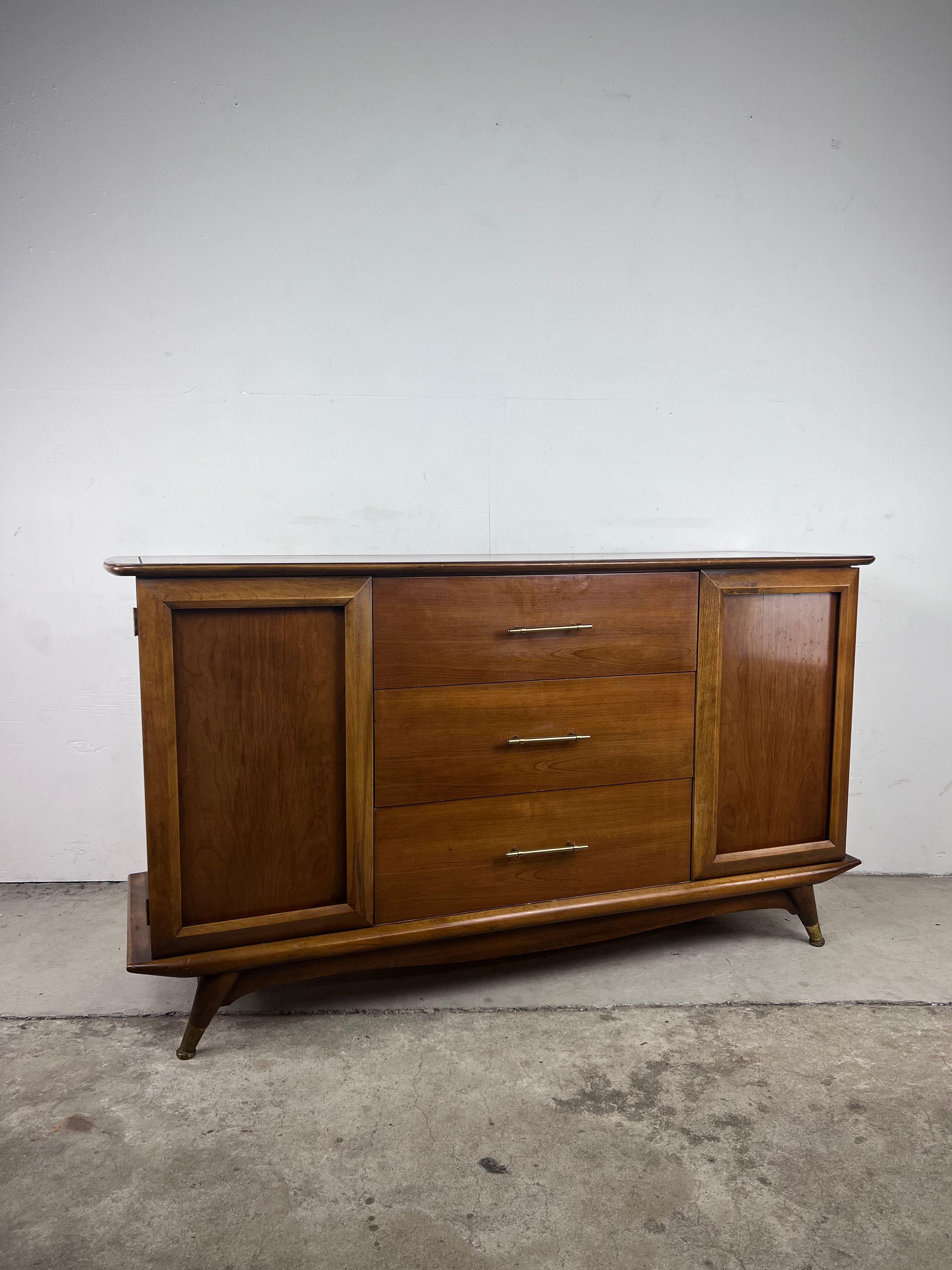Mid Century Modern Sideboard Credenza with Brass Capped Feet For Sale 10