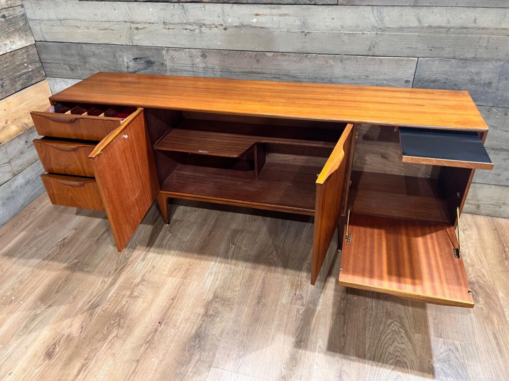 Mid Century Modern Sideboard Danish Teak Server by McIntosh In Good Condition For Sale In Potters Bar, GB