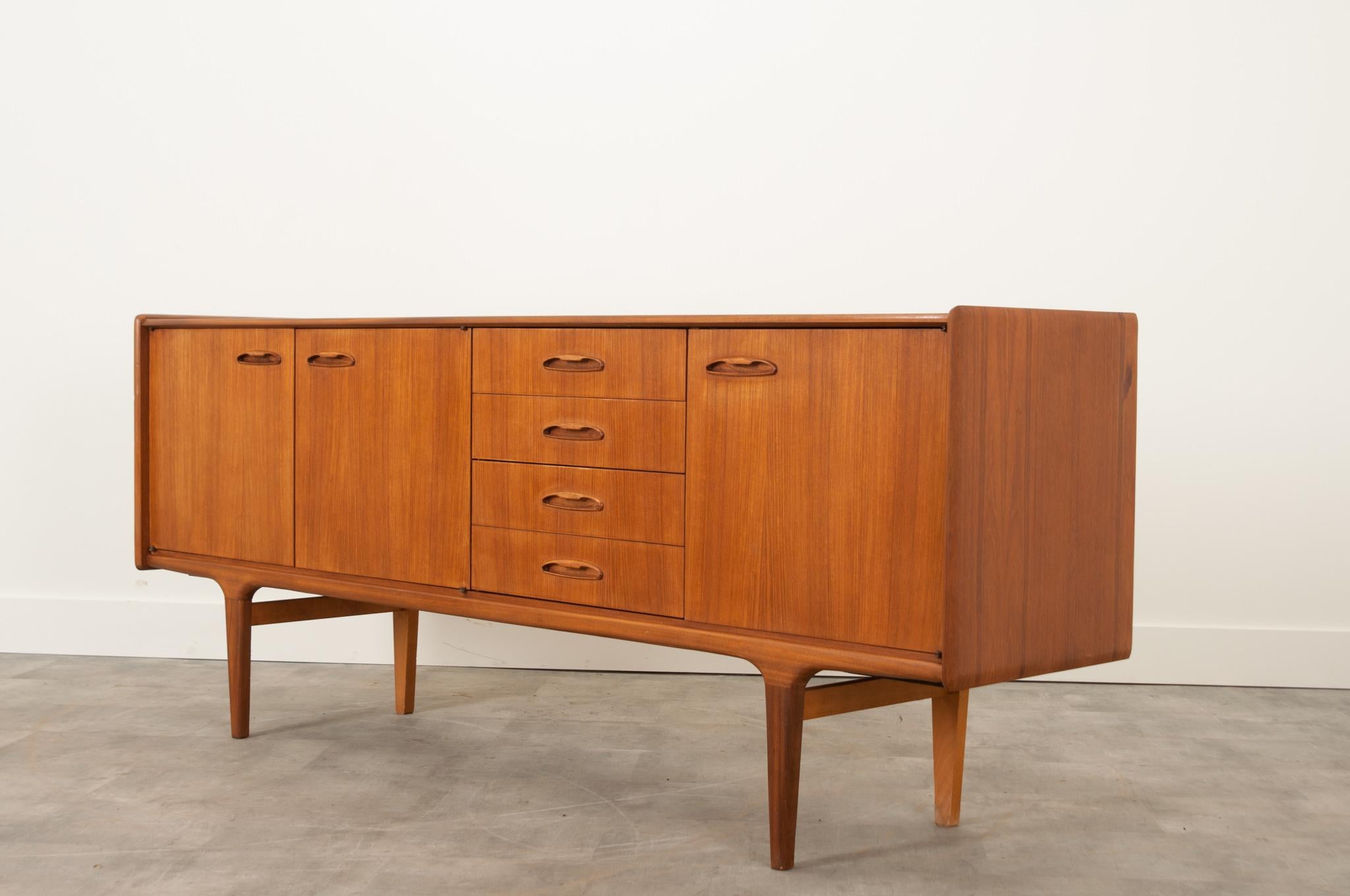 Mid Century Modern Sideboard For Sale 2