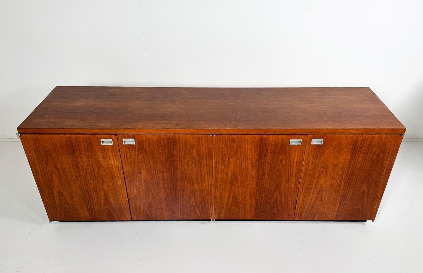 Mid-Century moderno Credenza moderna di metà secolo in vendita