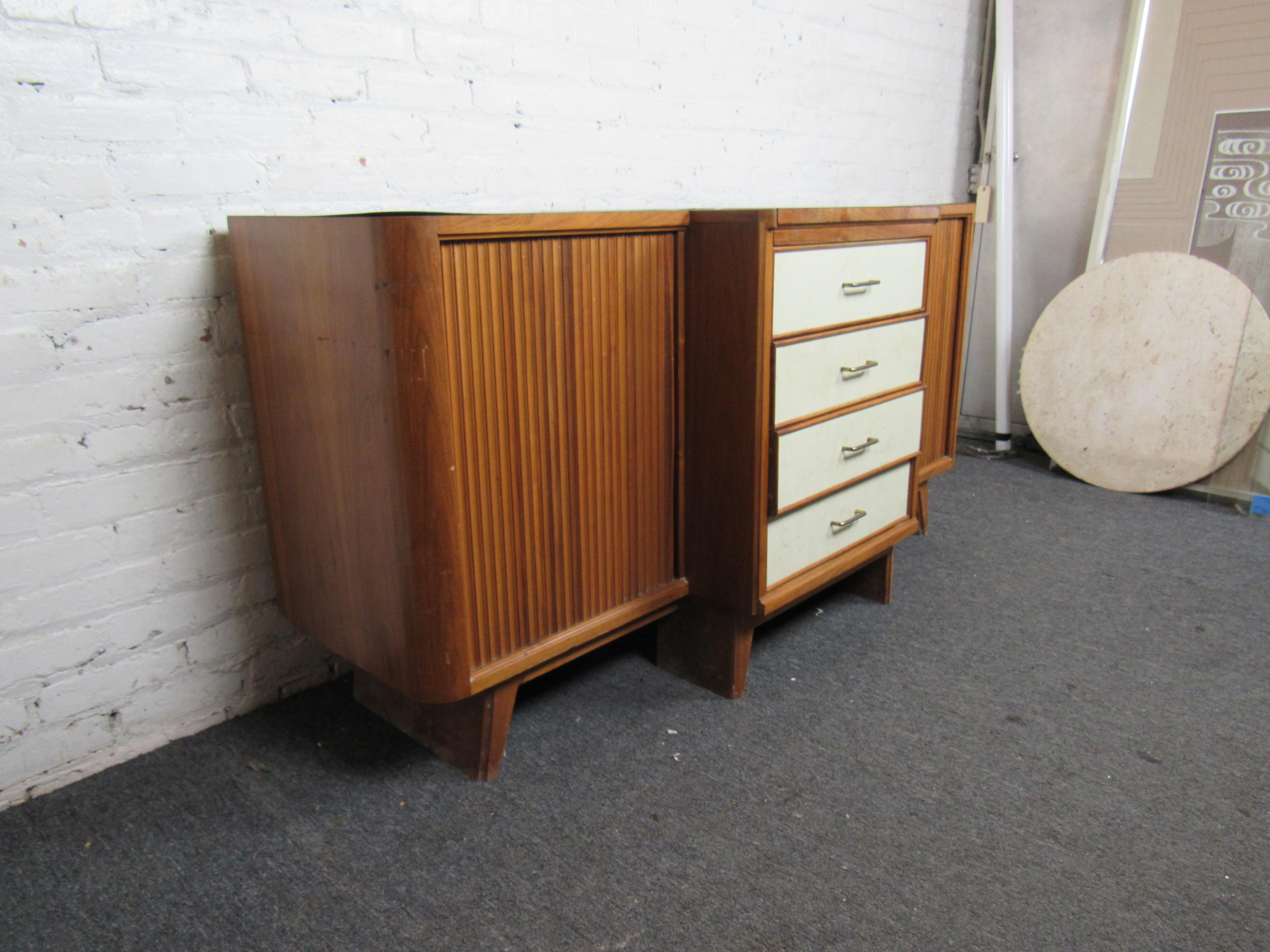 Mid-Century Modern Buffet with Built-In Hotplate In Good Condition For Sale In Brooklyn, NY