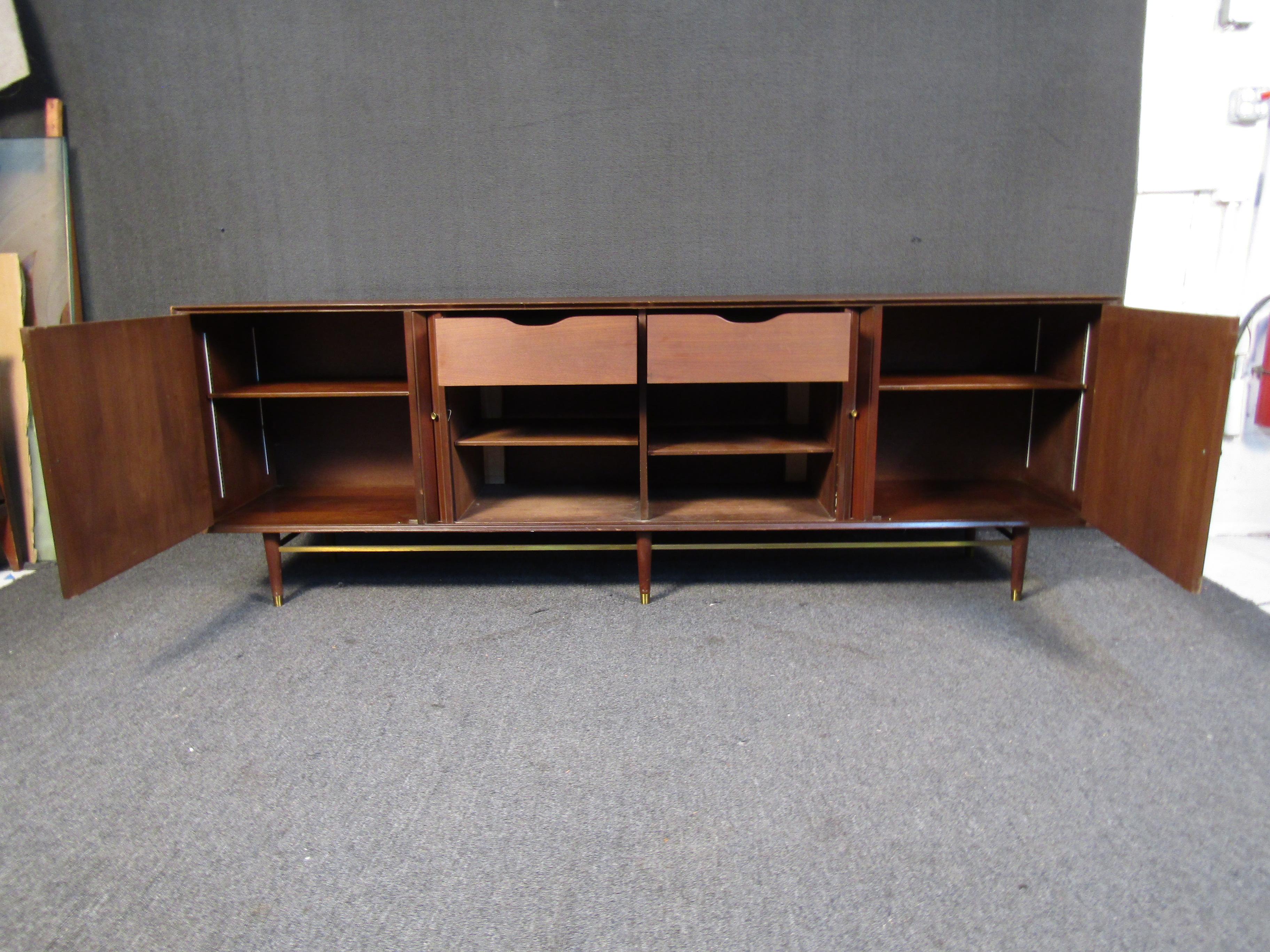 Mid-Century Modern Sideboard For Sale 1