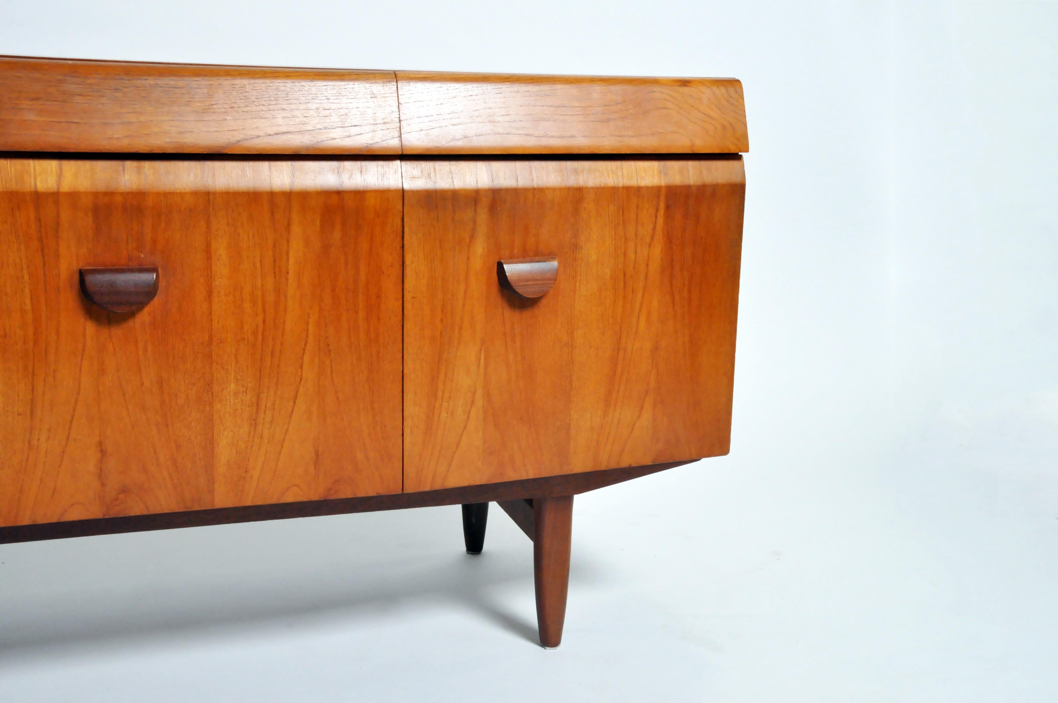 Mid-Century Modern Sideboard 3