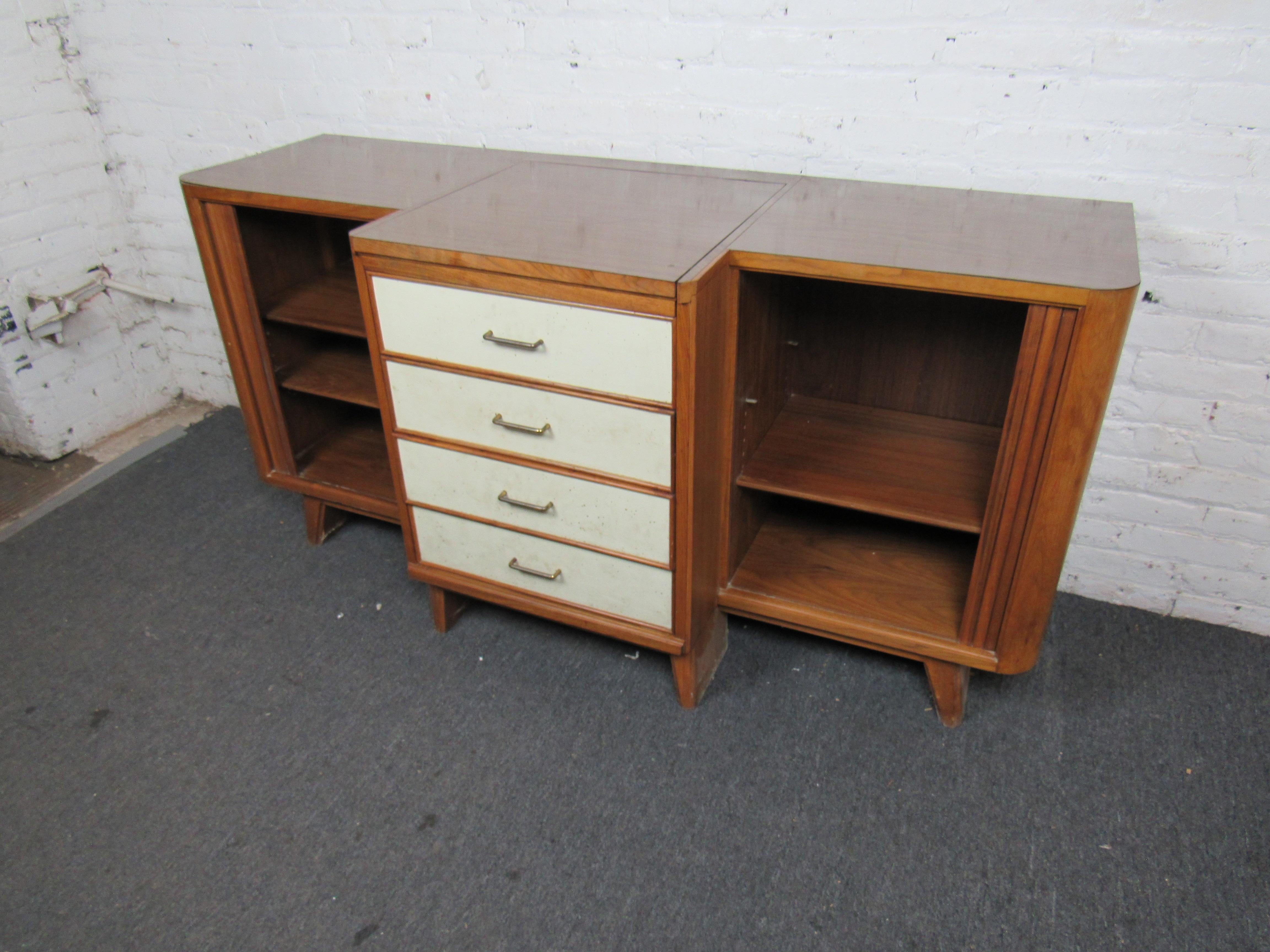 Mid-Century Modern Buffet with Built-In Hotplate For Sale 4