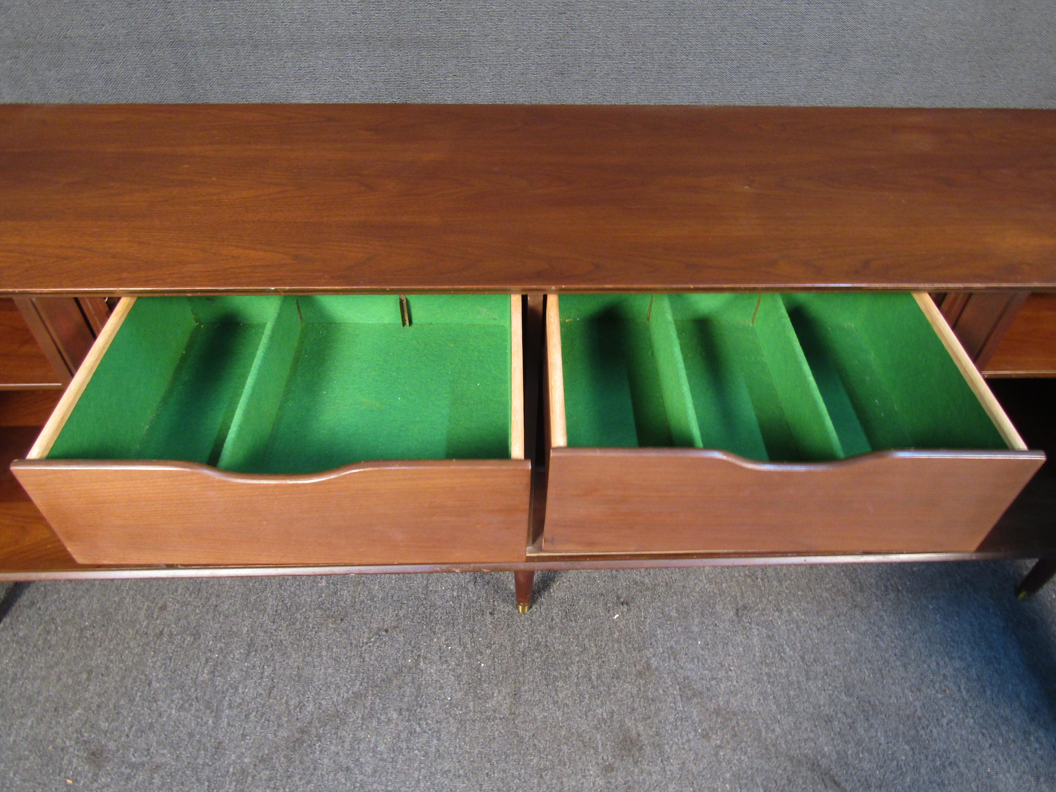 Mid-Century Modern Sideboard For Sale 4
