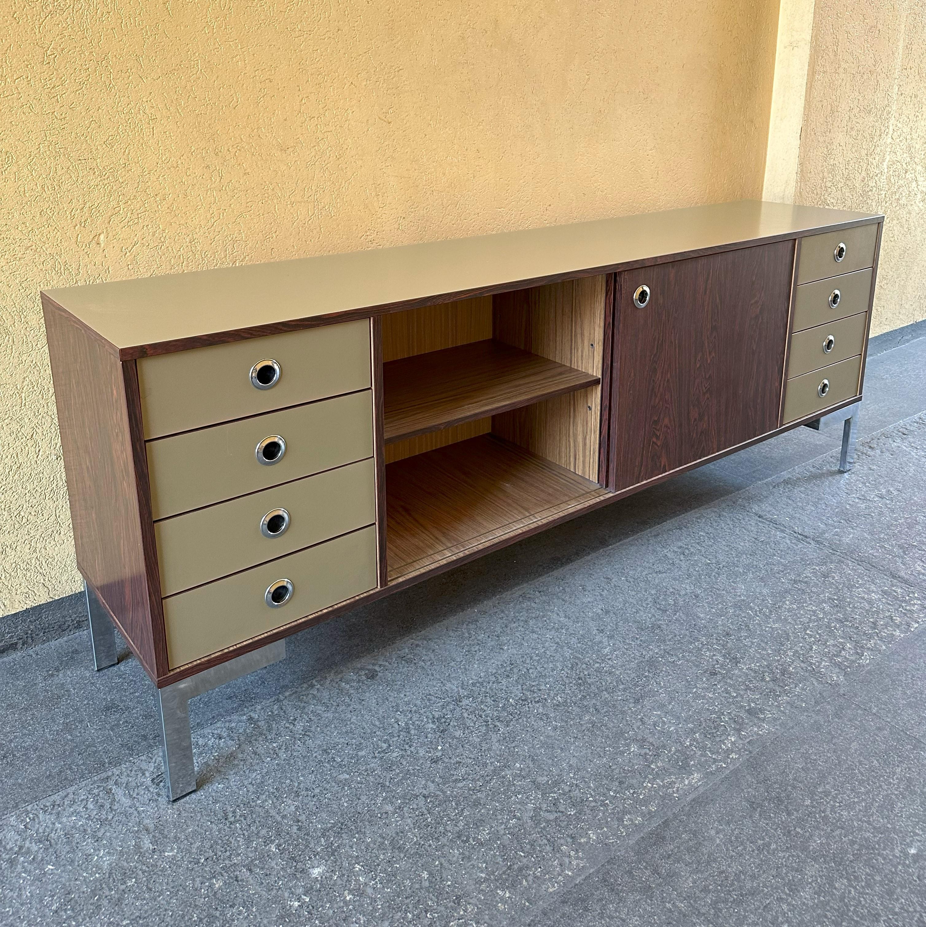 Midcentury-Modern Sideboard in Laminate '70 , Italian Manufacture  For Sale 2