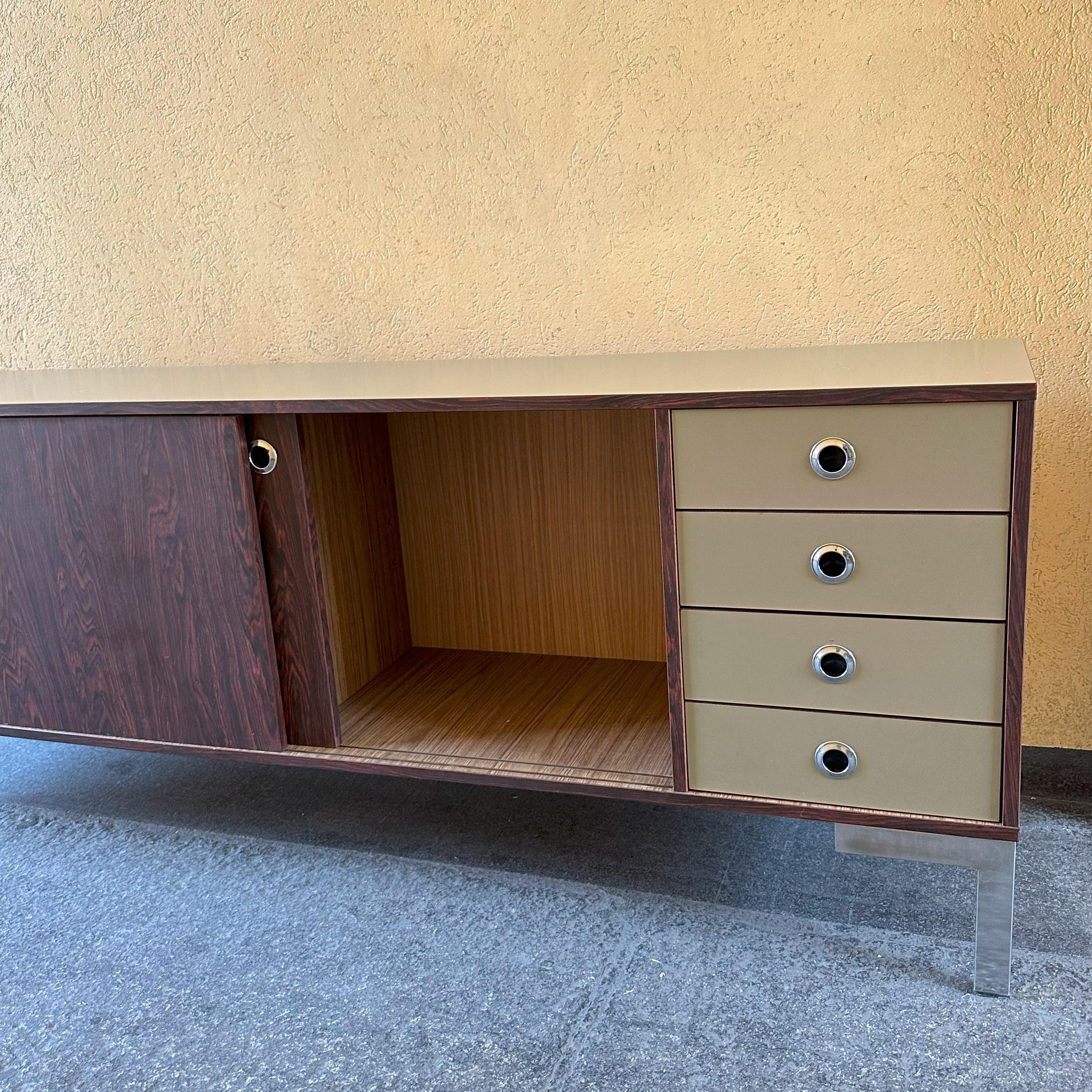 Midcentury-Modern Sideboard in Laminate '70 , Italian Manufacture For Sale 3