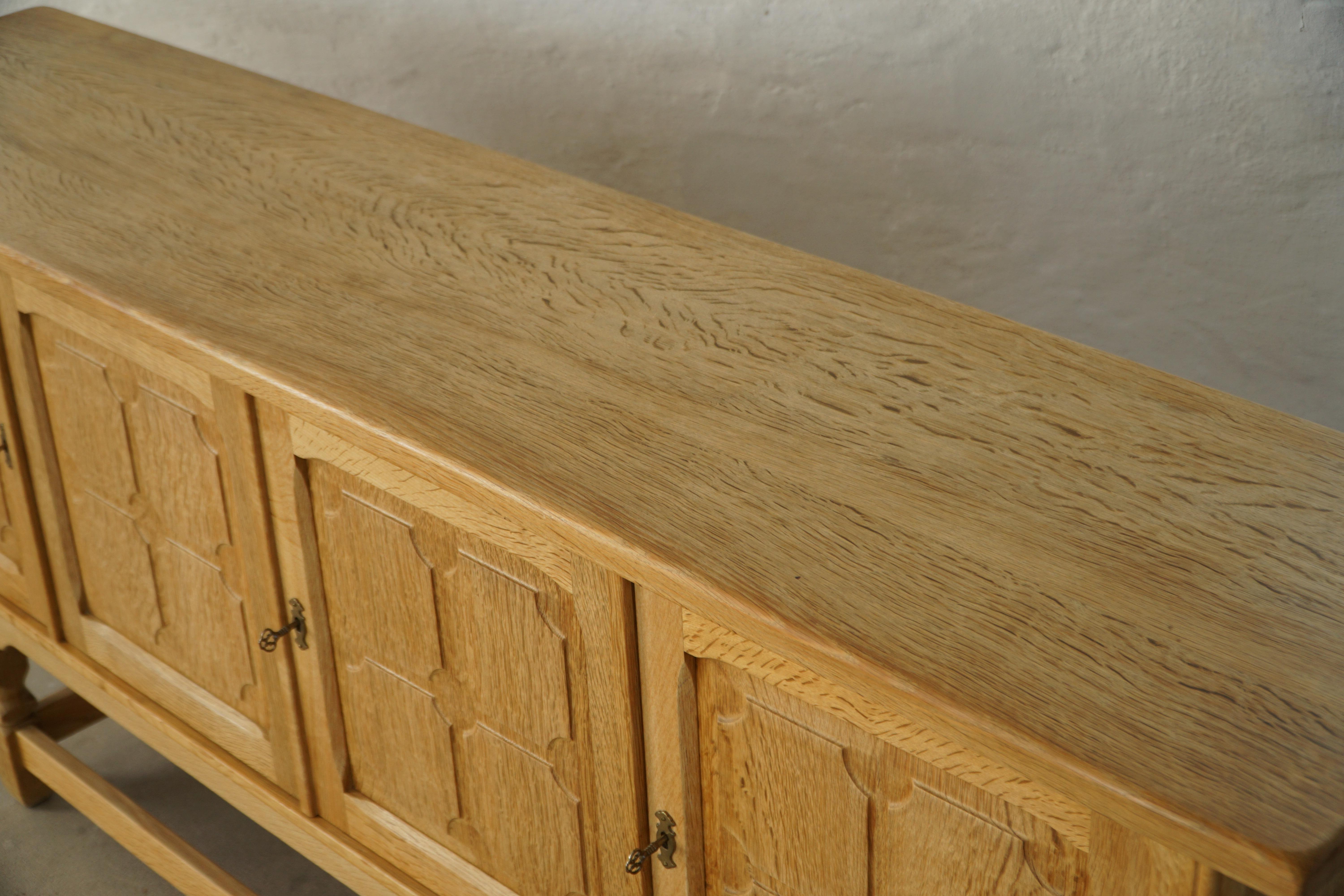 Credenza moderna di metà secolo in Oak, realizzata da un ebanista danese negli anni '60 in vendita 3