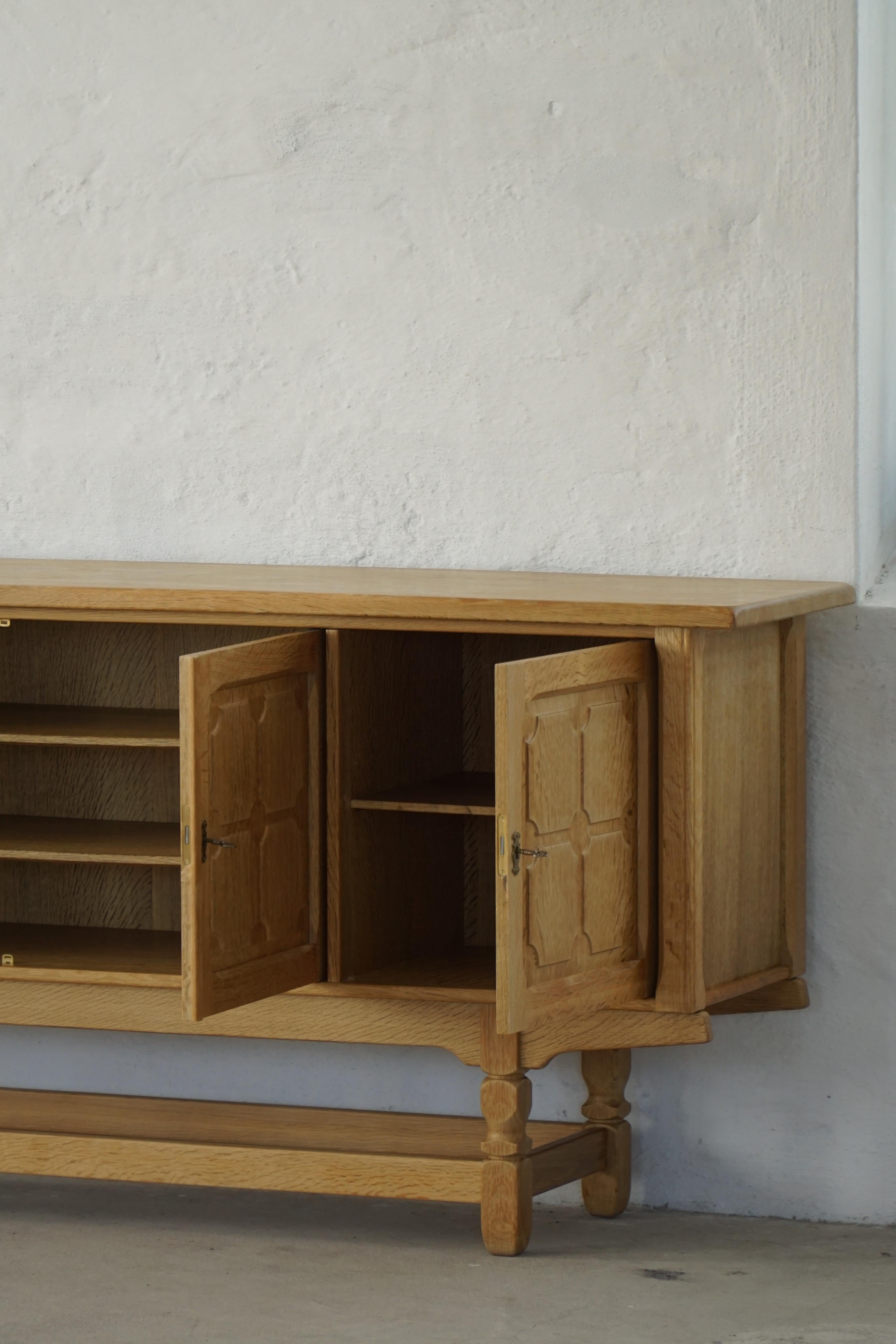 Credenza moderna di metà secolo in Oak, realizzata da un ebanista danese negli anni '60 in vendita 5