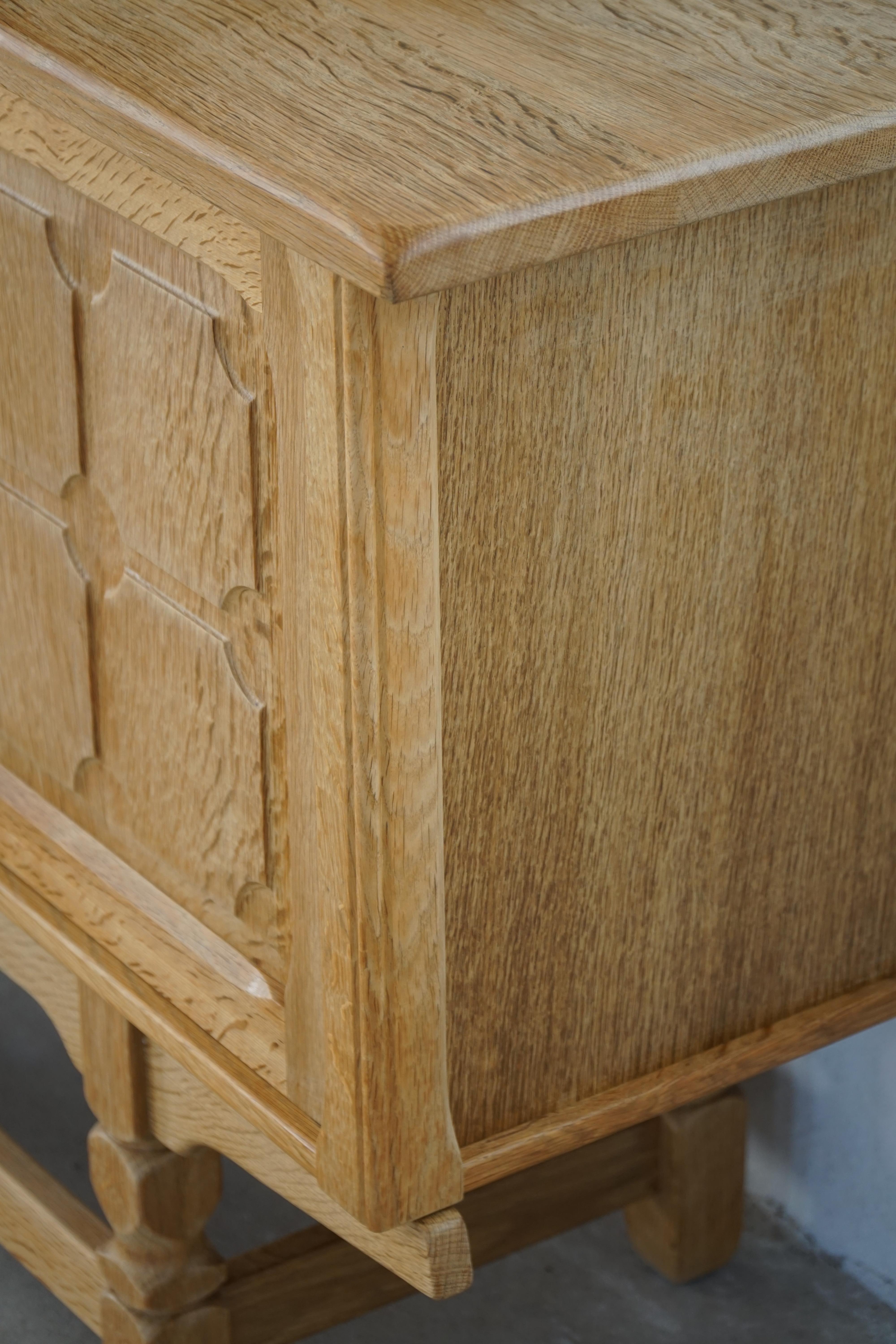 Credenza moderna di metà secolo in Oak, realizzata da un ebanista danese negli anni '60 in vendita 6