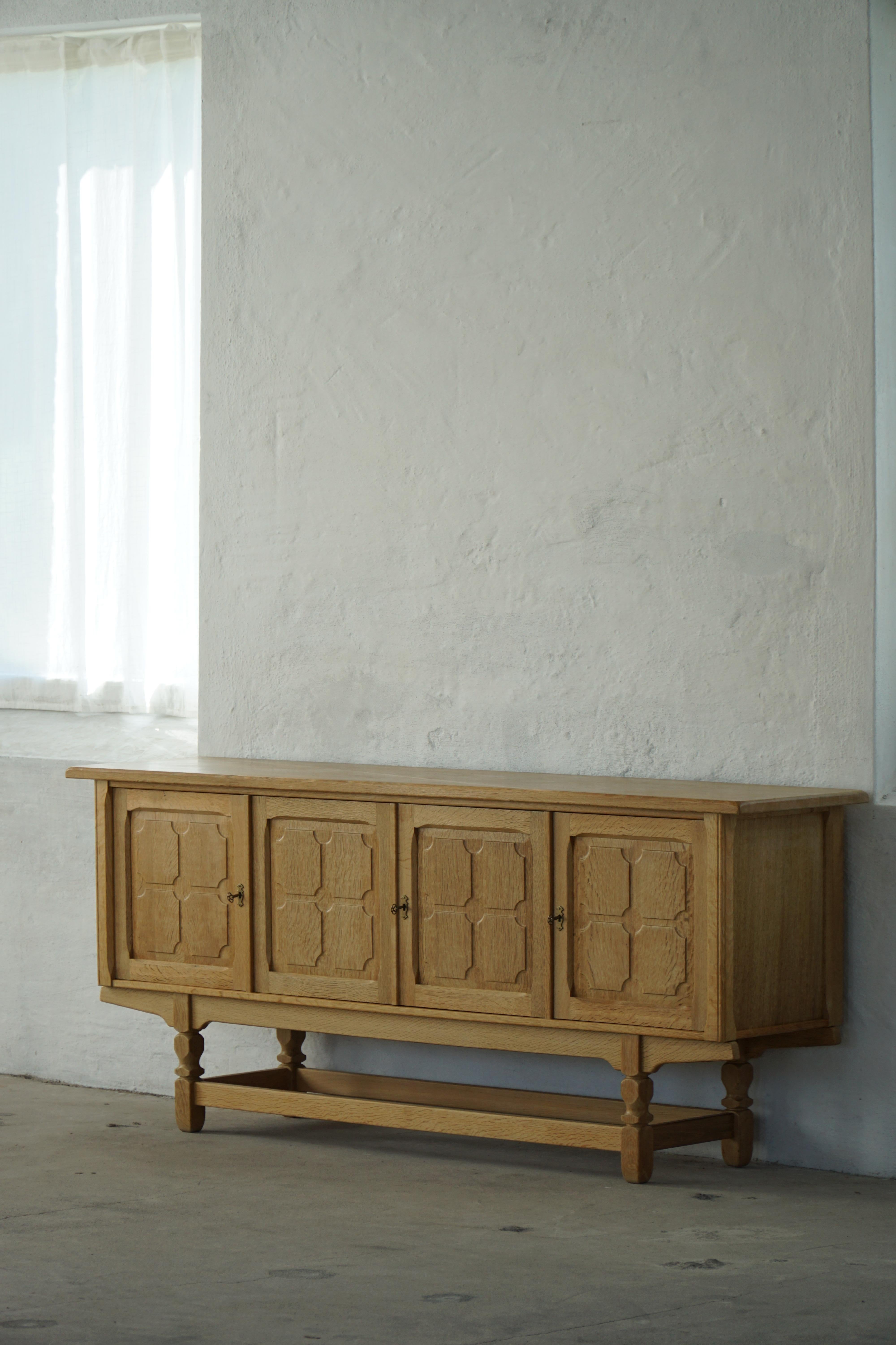 Credenza moderna di metà secolo in Oak, realizzata da un ebanista danese negli anni '60 in vendita 9