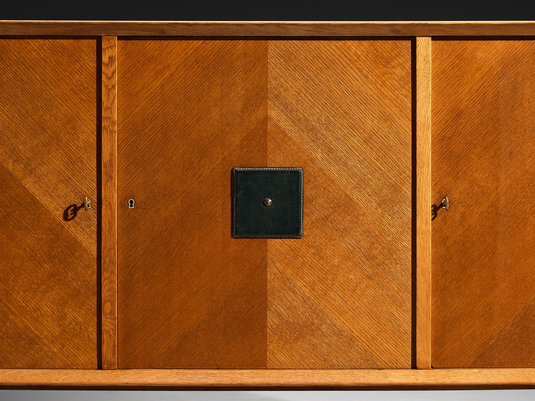 Credenza moderna di metà secolo in Oak con dettagli geometrici in pelle in vendita 2