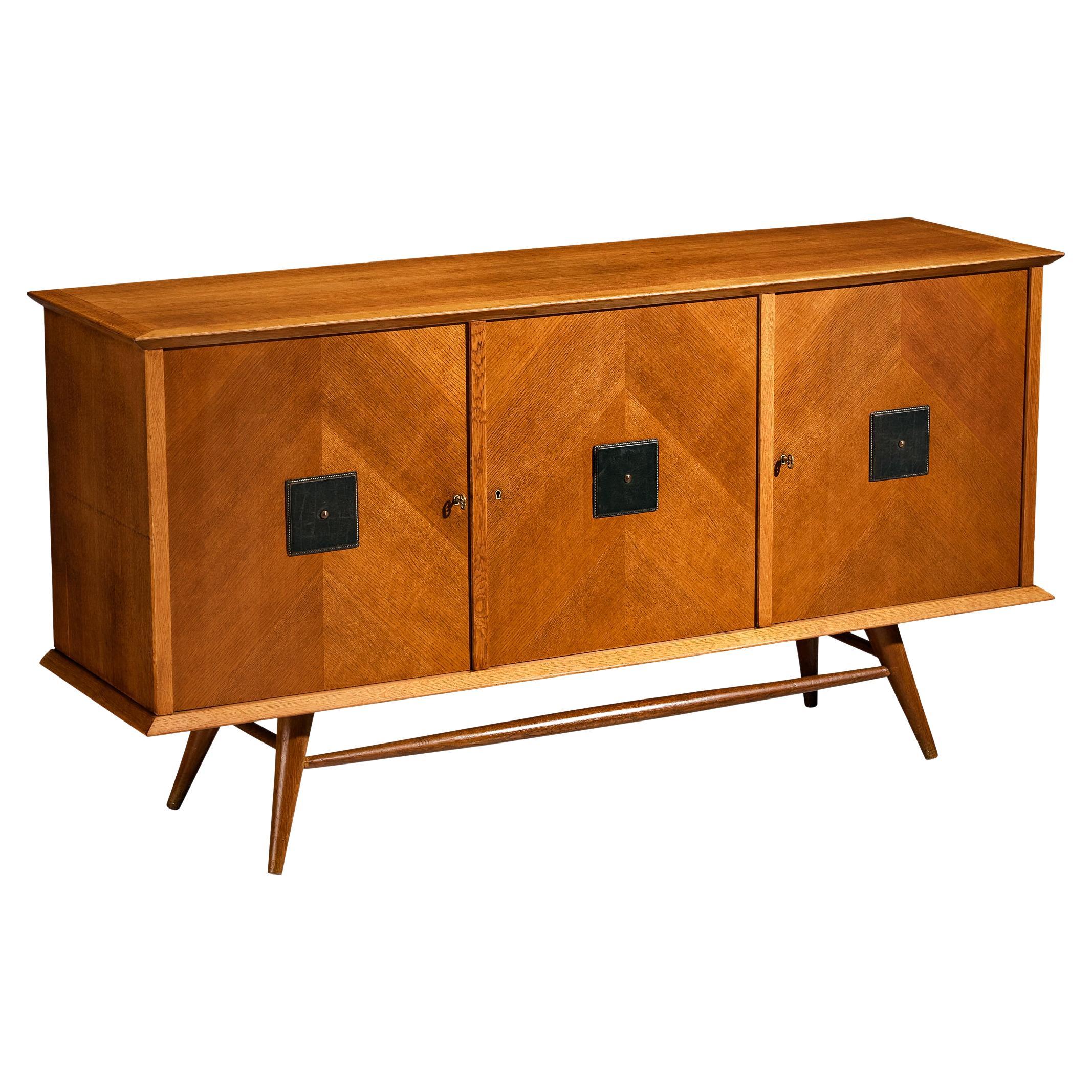Buffet moderne du milieu du siècle en chêne avec détails géométriques en cuir