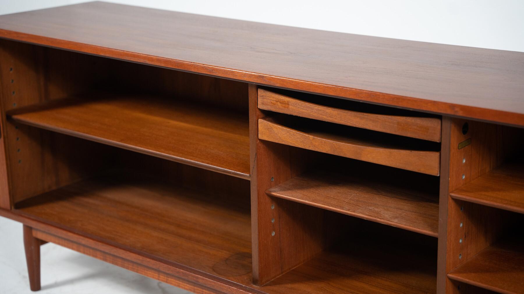 Mid-Century Modern Sideboard Model 37 by Arne Vodder, Sibast For Sale 5