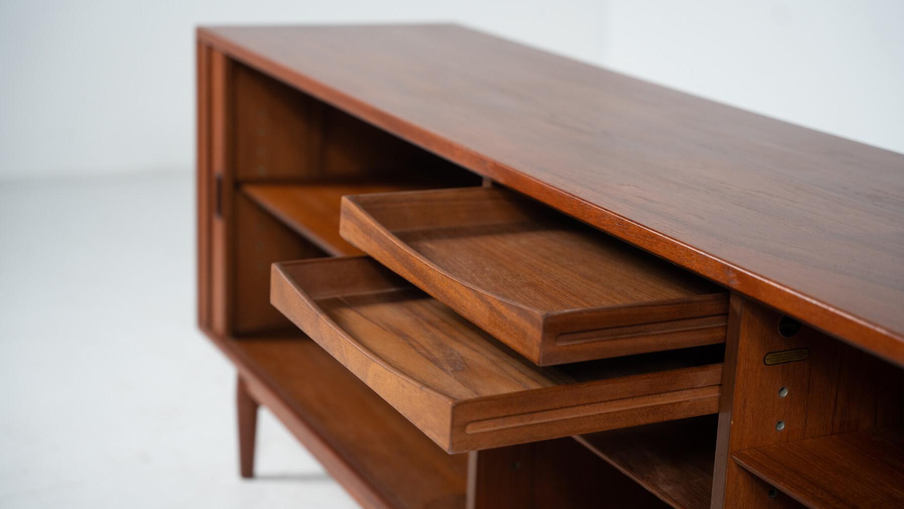 Mid-Century Modern Sideboard Model 37 by Arne Vodder, Sibast For Sale 6
