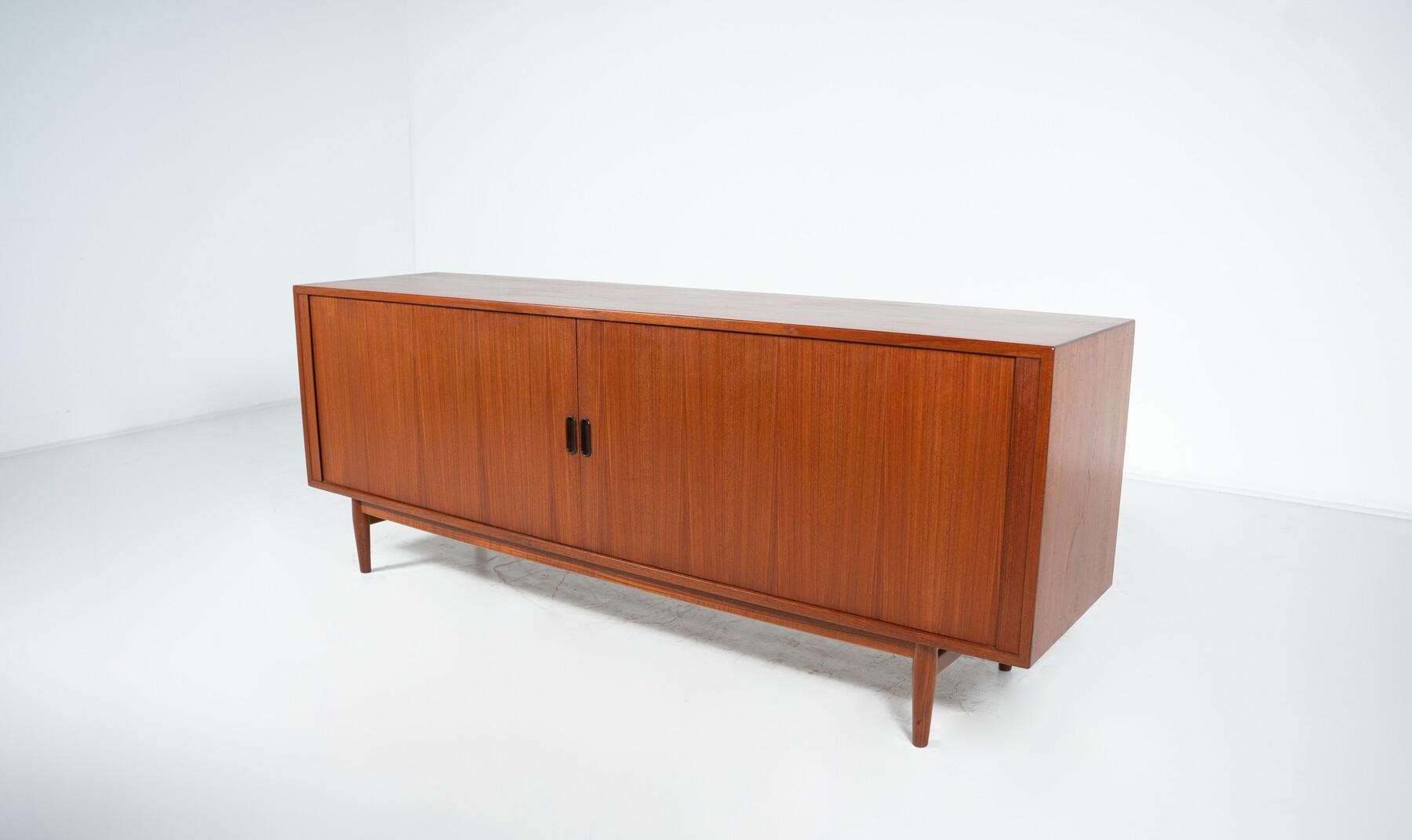 Mid-Century Modern Sideboard Model 37 by Arne Vodder, Sibast

Arne Vodder was trained by Finn Juhl, who became his friend and business partner. Before concentrating on furniture, in 1951 he opened his own studio with the architect Anton Borg.