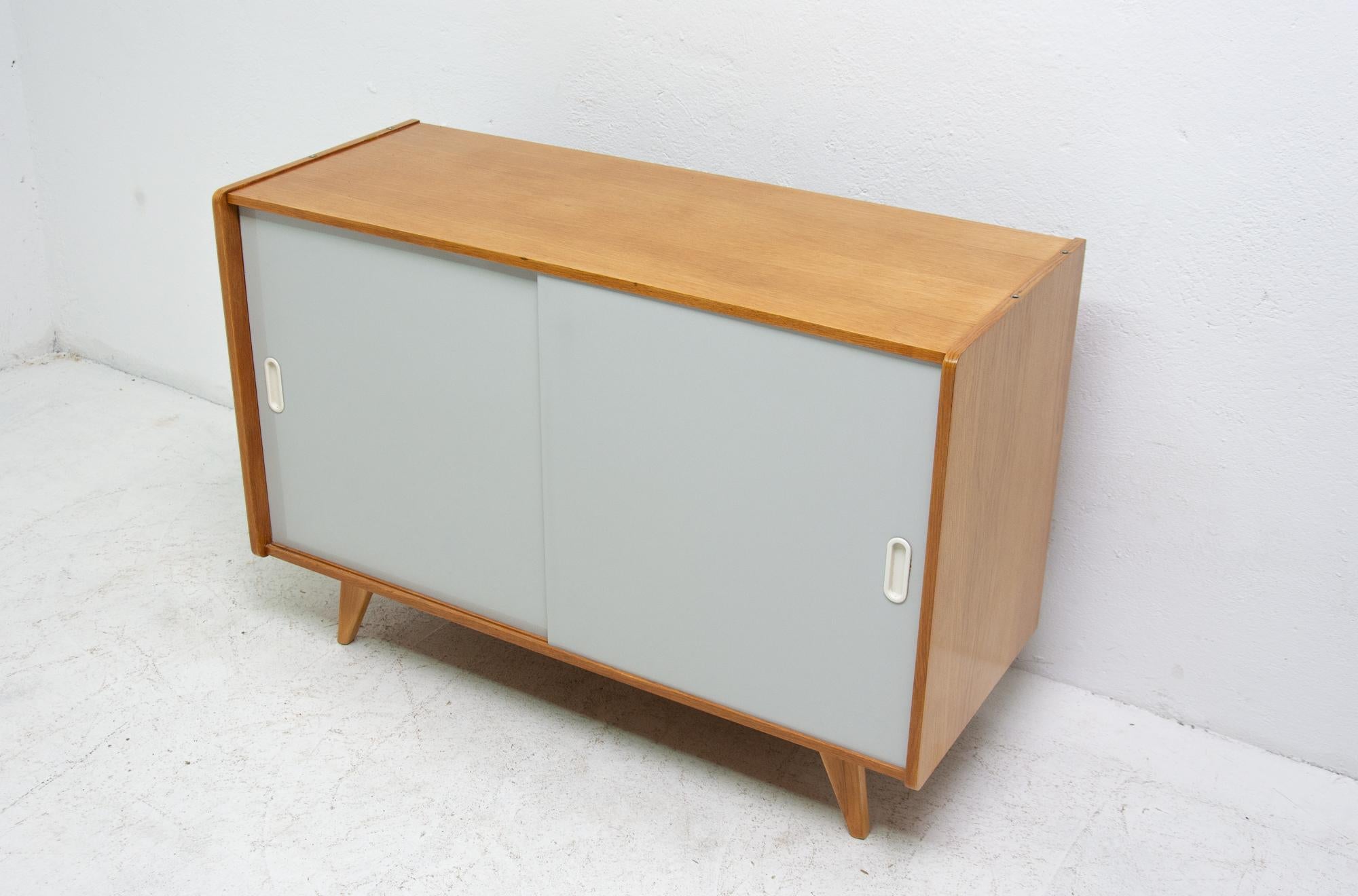 20th Century Mid-Century Modern Sideboard U-452 by Jiří Jiroutek, 1960s, Czechoslovakia For Sale