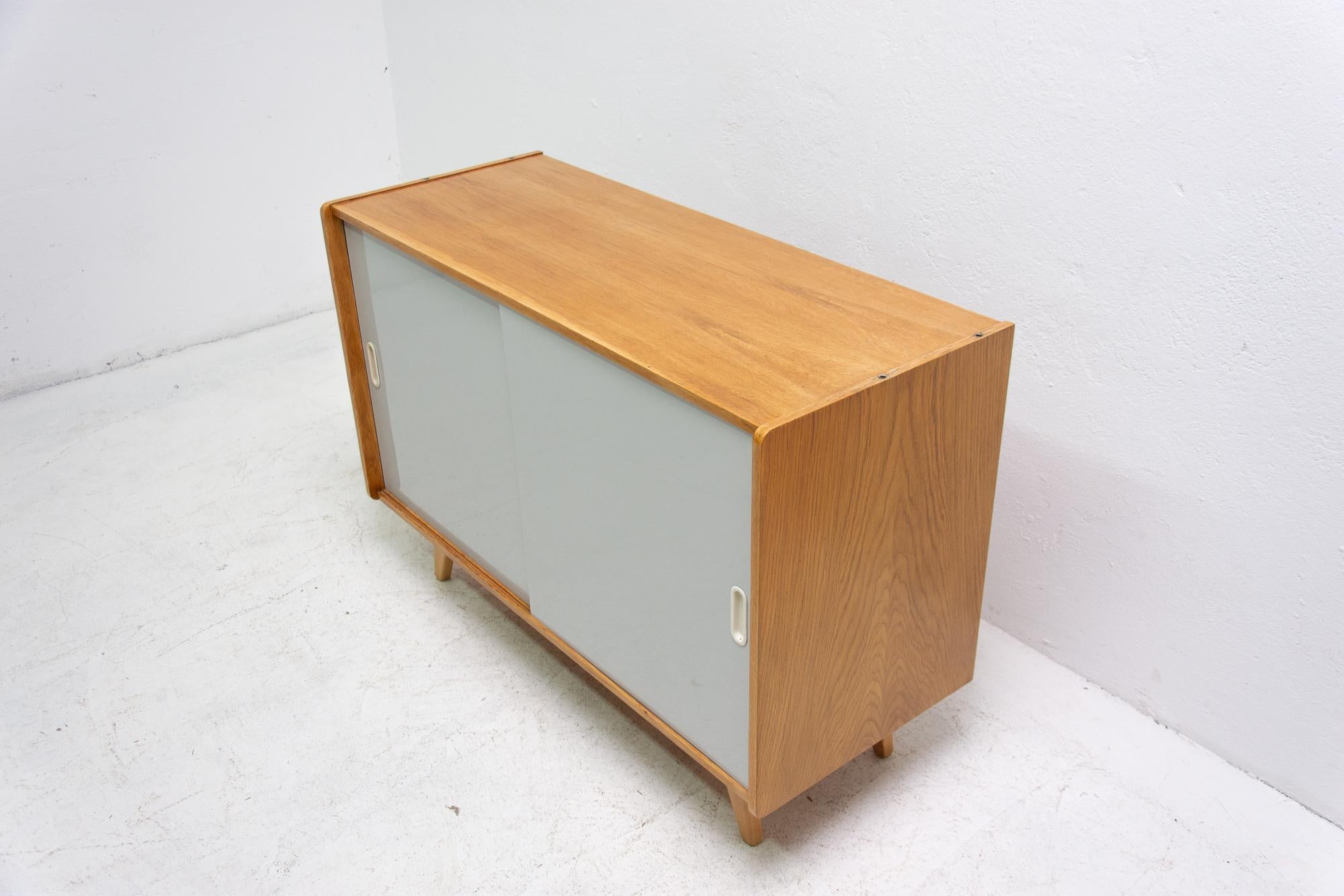 Laminate Mid-Century Modern Sideboard U-452 by Jiří Jiroutek, 1960s, Czechoslovakia For Sale