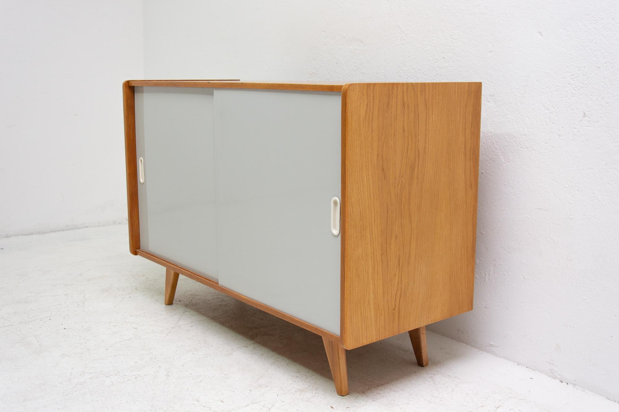 Laminate Mid-Century Modern Sideboard U-452 by Jiří Jiroutek, 1960s, Czechoslovakia For Sale