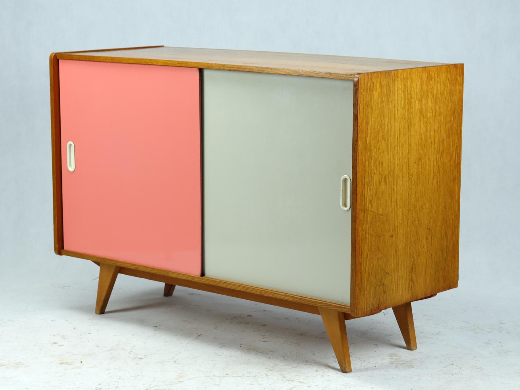 Veneer Mid-Century Modern Sideboard U-452 by Jiri Jiroutek, 1960s, Czechoslovakia