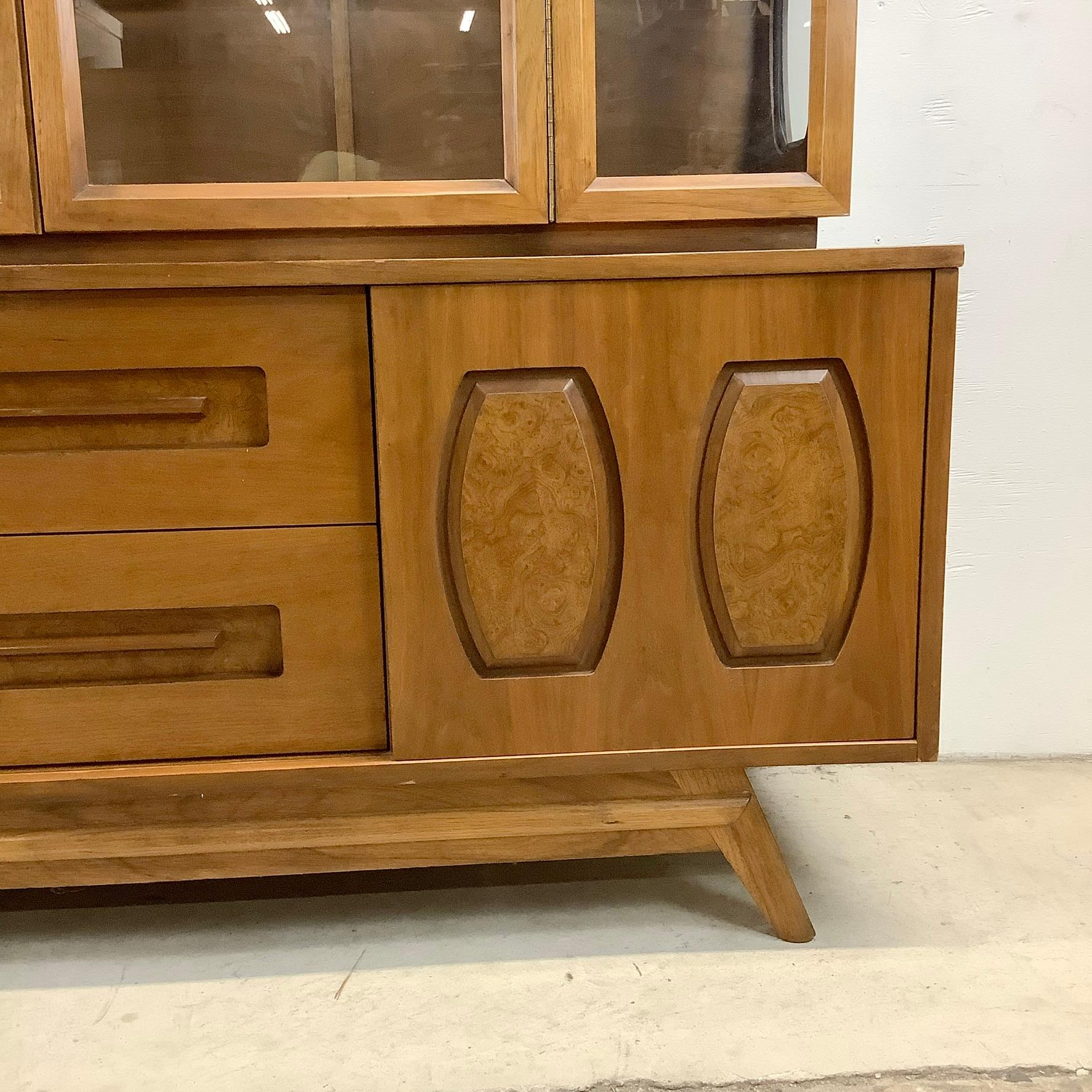 Mid-Century Modern Sideboard with China Cabinet Display In Good Condition In Trenton, NJ
