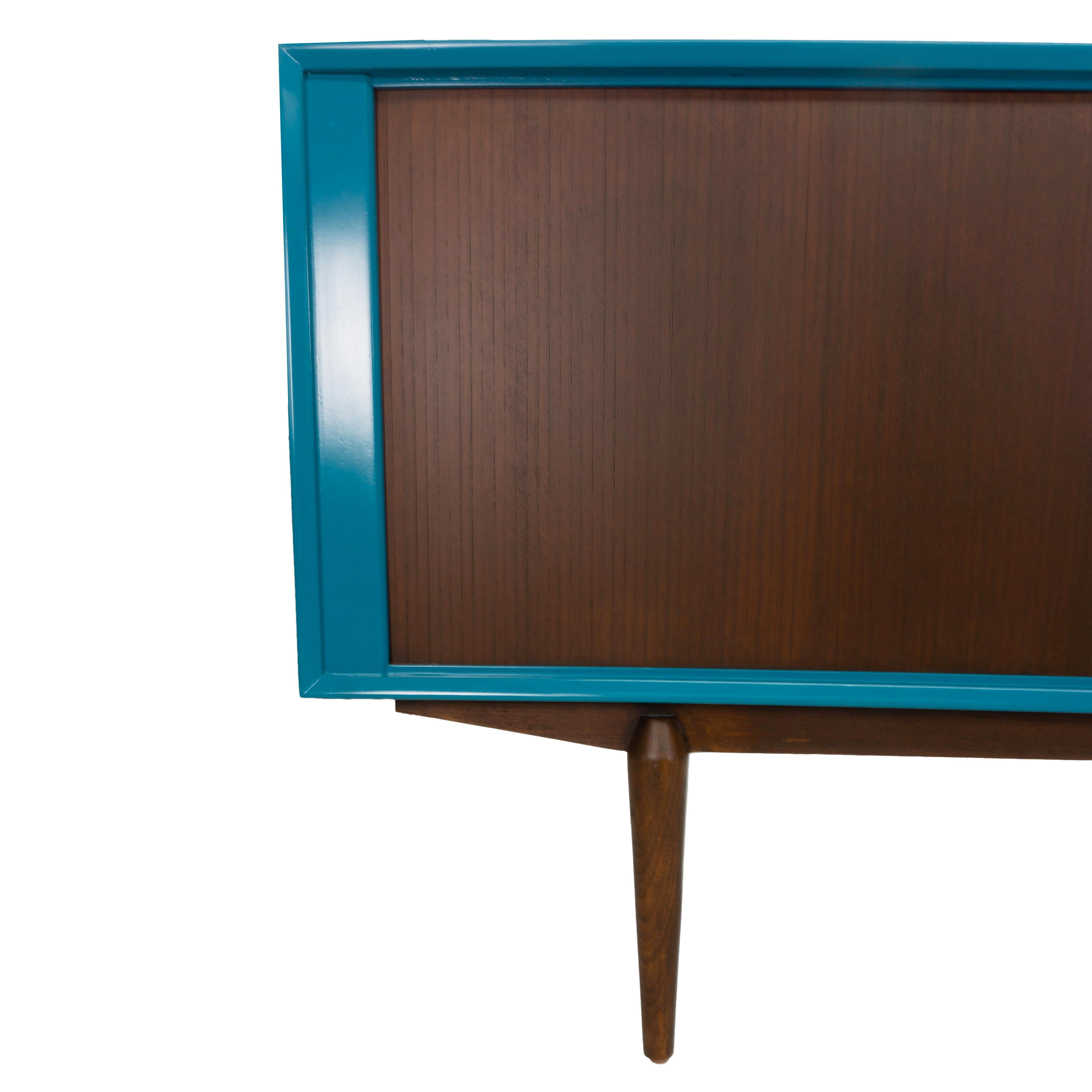 Mid-Century Modern Sideboard with Drawers For Sale 6