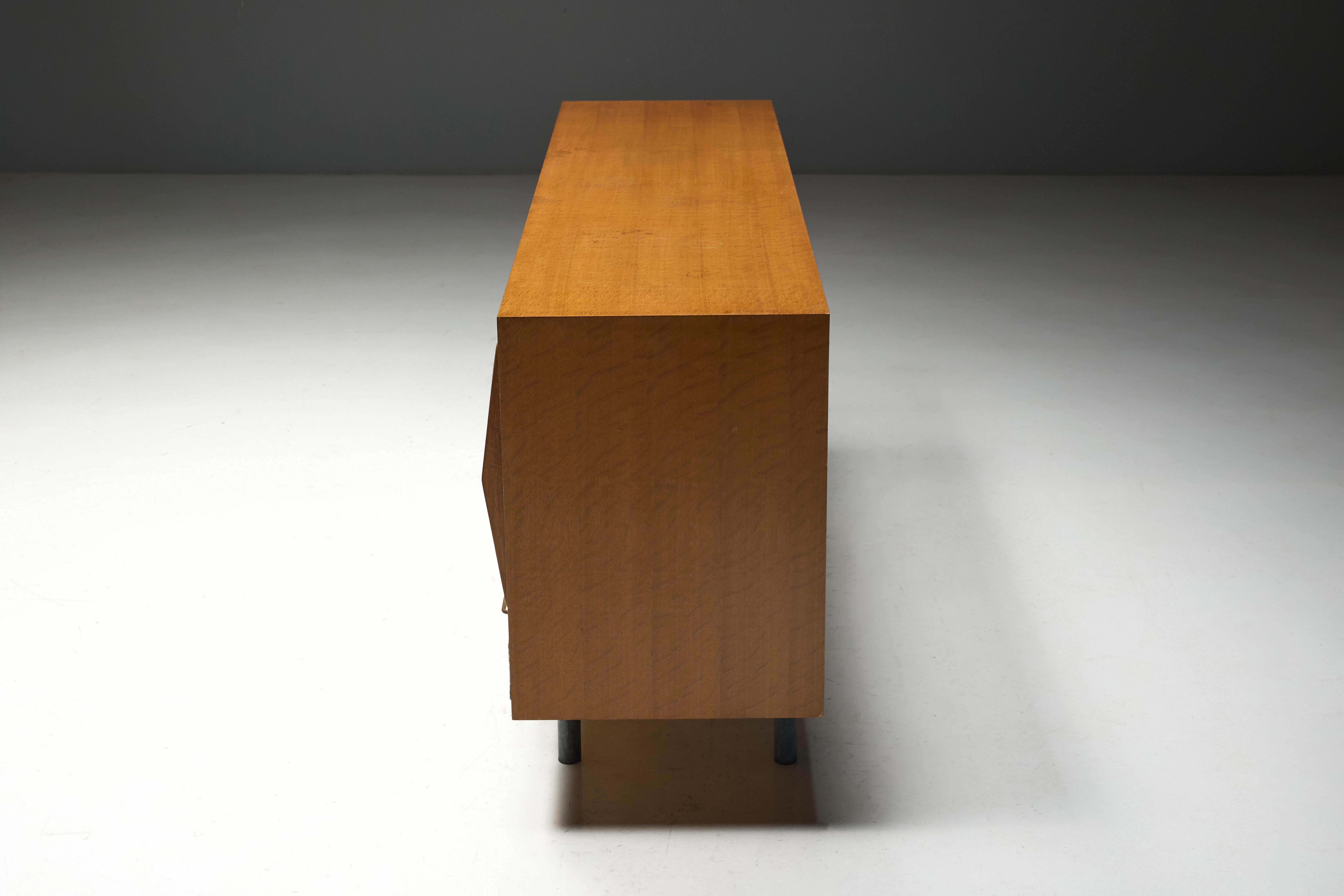 Credenza moderna di metà secolo con facciata in metallo martellato, Francia, anni '60 in vendita 4