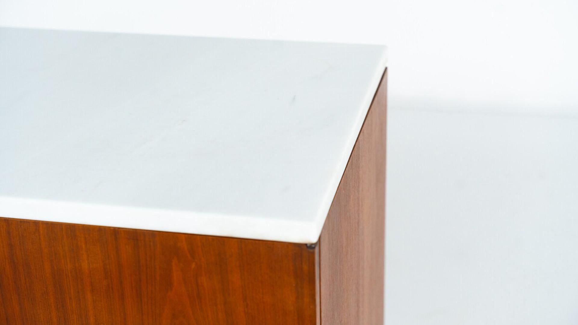 italien Enfilade moderne du milieu du siècle, bois et marbre, Italie, 1970 en vente