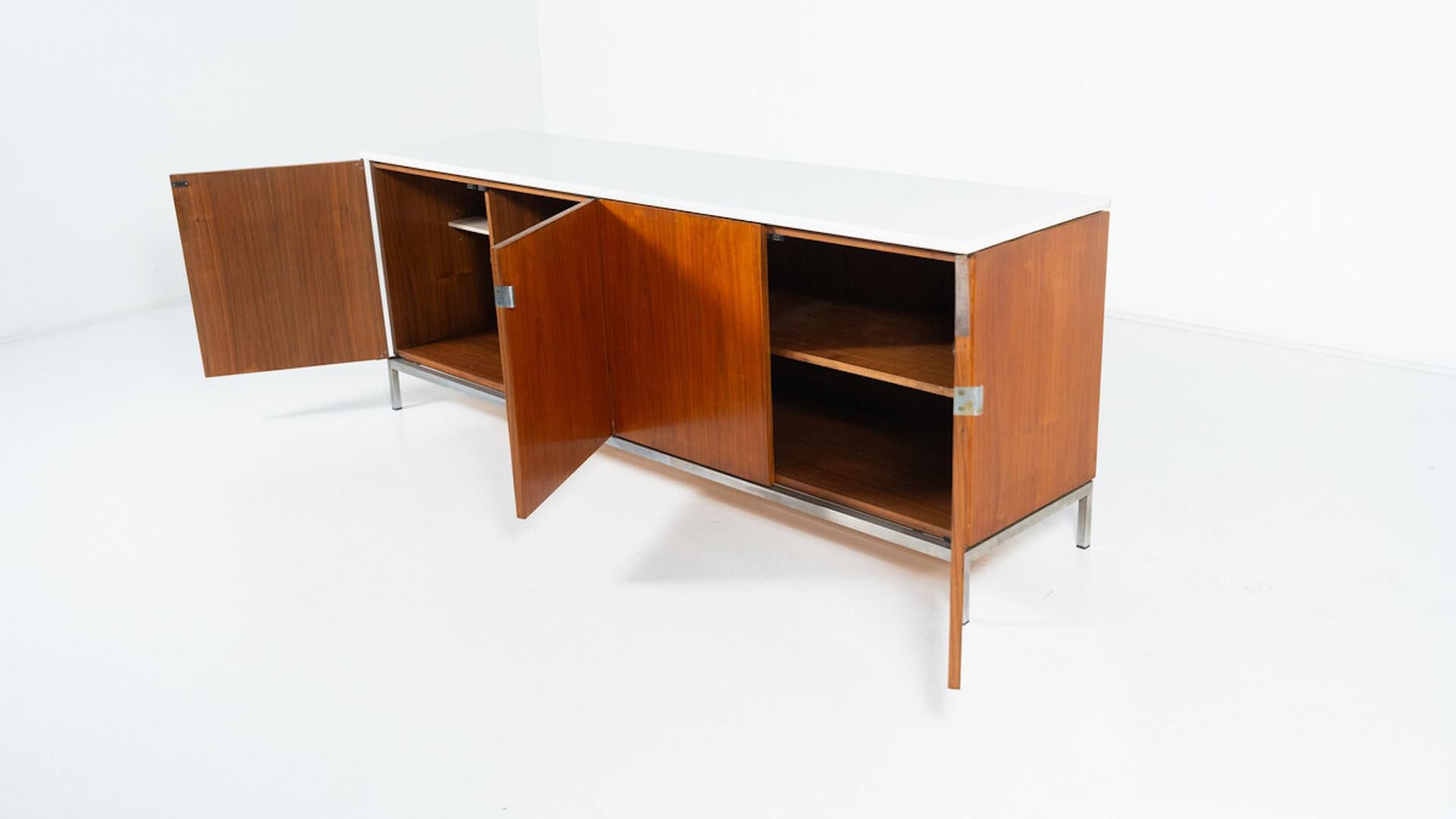 Marbre Enfilade moderne du milieu du siècle, bois et marbre, Italie, 1970 en vente