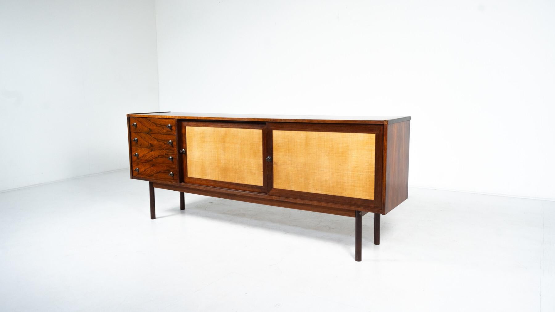 Mid-Century moderno Credenza moderna di metà secolo, Wood e vimini, Italia, anni '60 in vendita