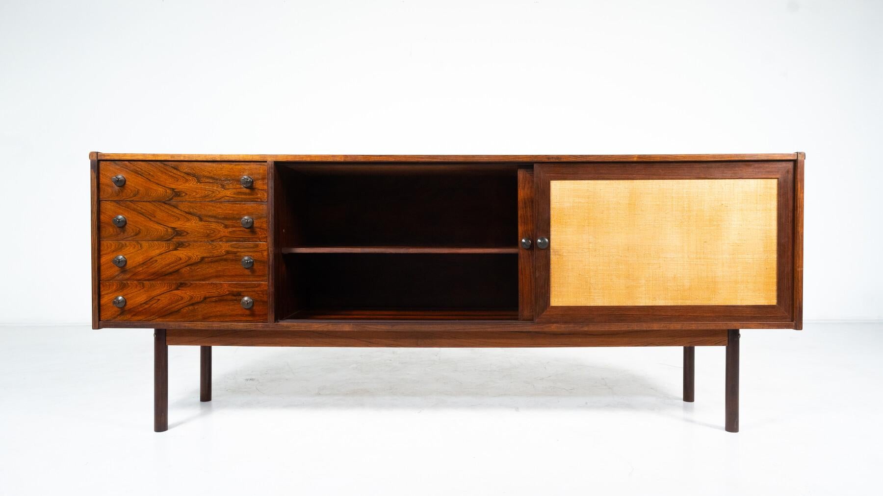 XX secolo Credenza moderna di metà secolo, Wood e vimini, Italia, anni '60 in vendita