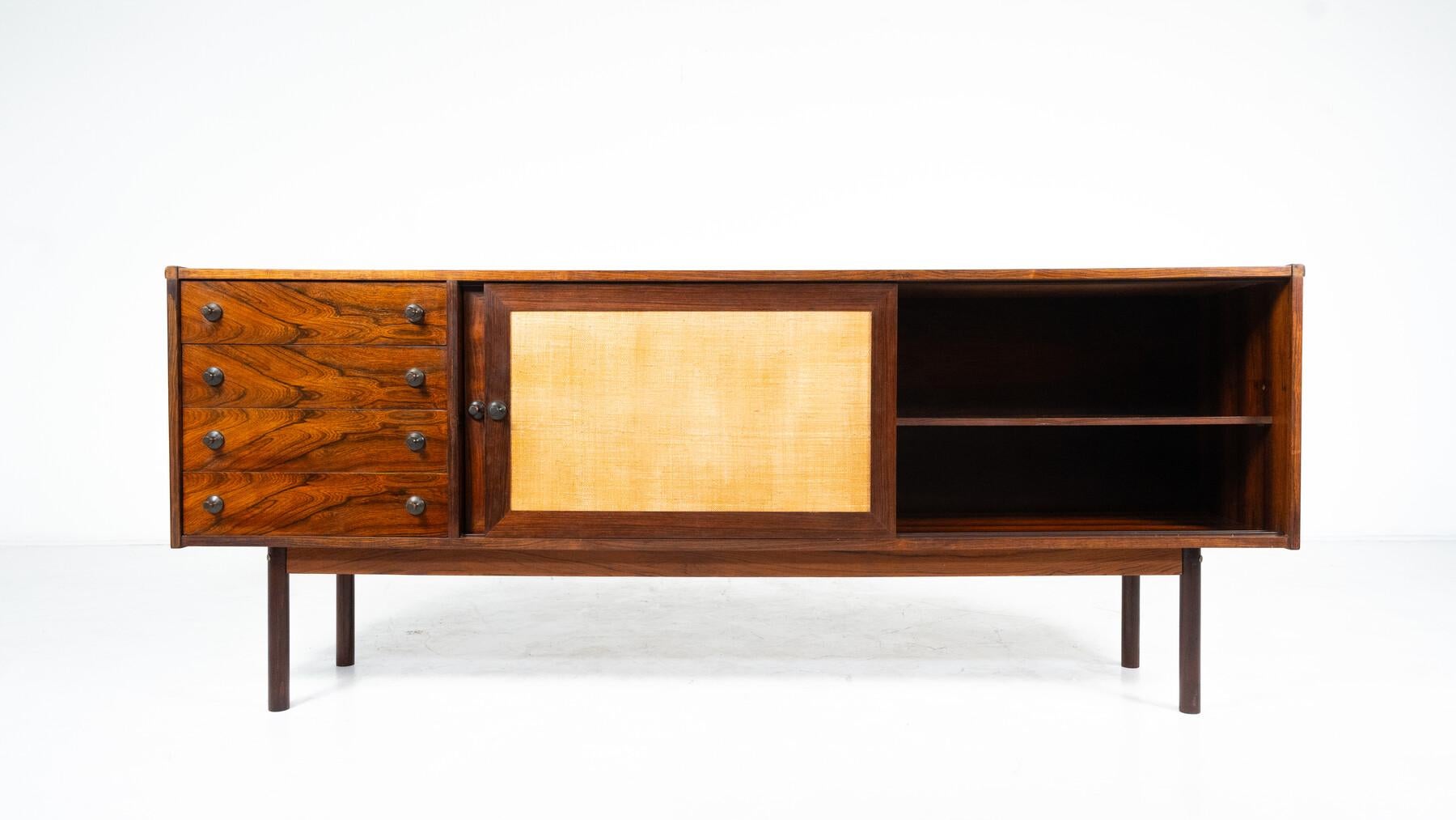Vimini Credenza moderna di metà secolo, Wood e vimini, Italia, anni '60 in vendita