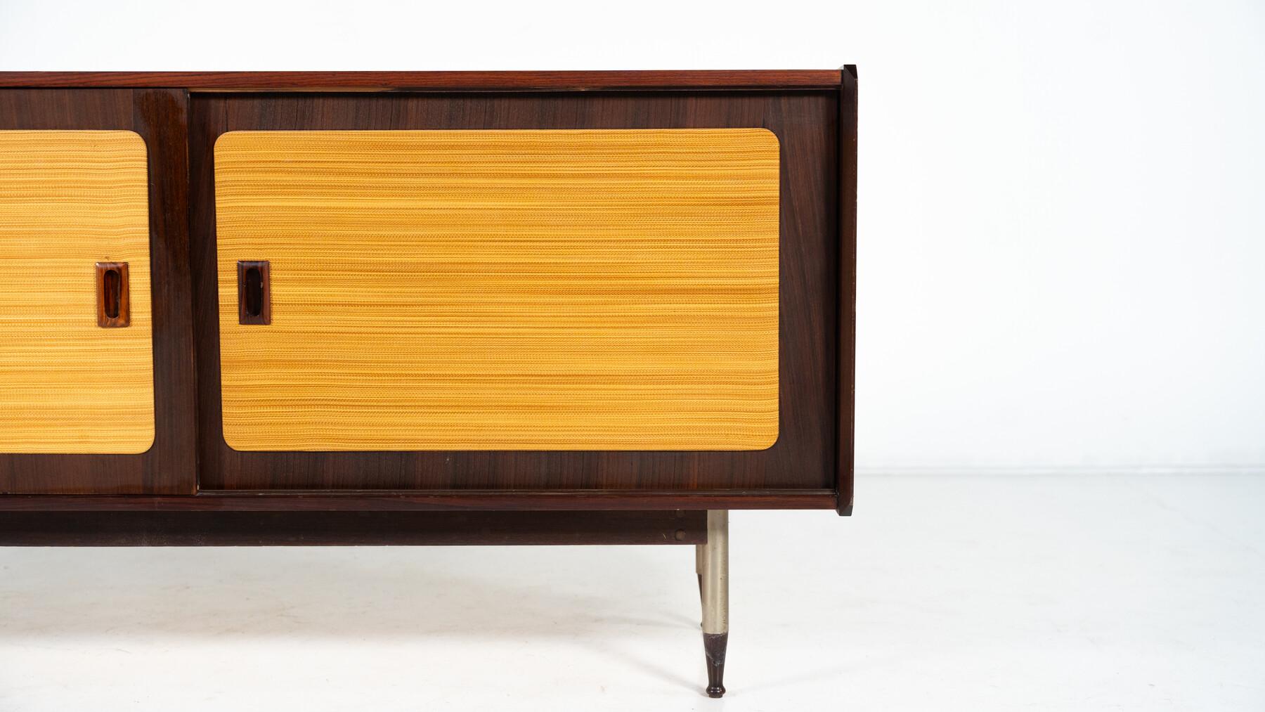 Buffet moderne du milieu du siècle, bois et osier, Italie en vente 4