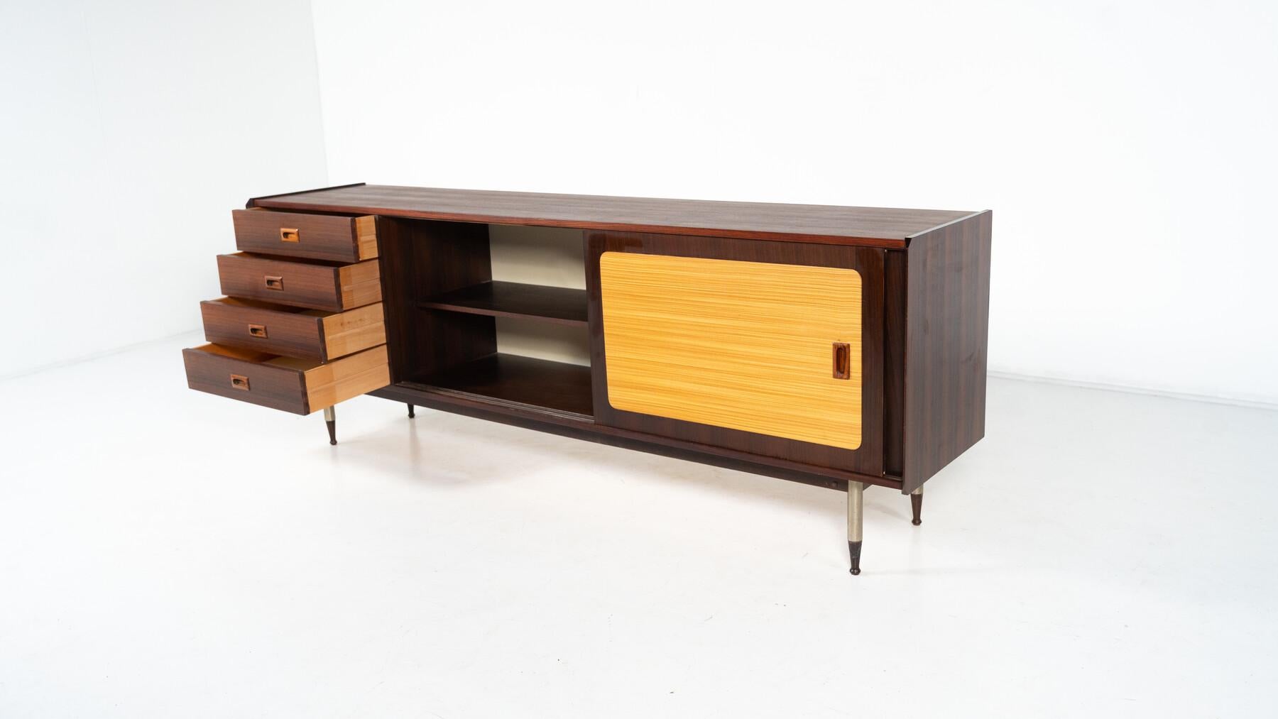 Buffet moderne du milieu du siècle, bois et osier, Italie en vente 6