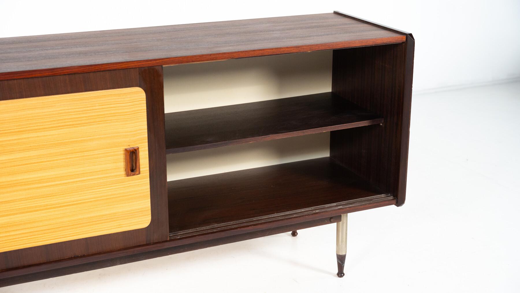 Buffet moderne du milieu du siècle, bois et osier, Italie en vente 11