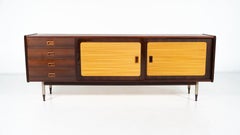 Modernes Sideboard aus der Jahrhundertmitte, Holz und Korbgeflecht, Italien