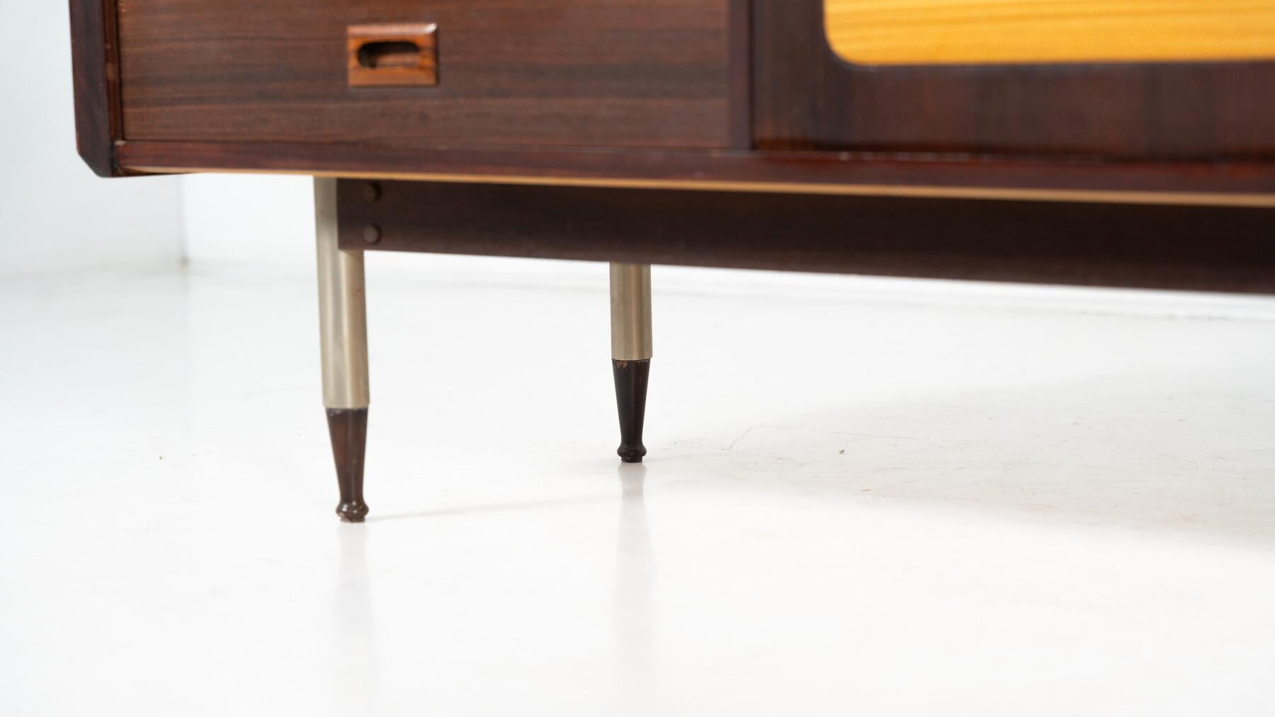 Buffet moderne du milieu du siècle, bois et osier, Italie en vente 2