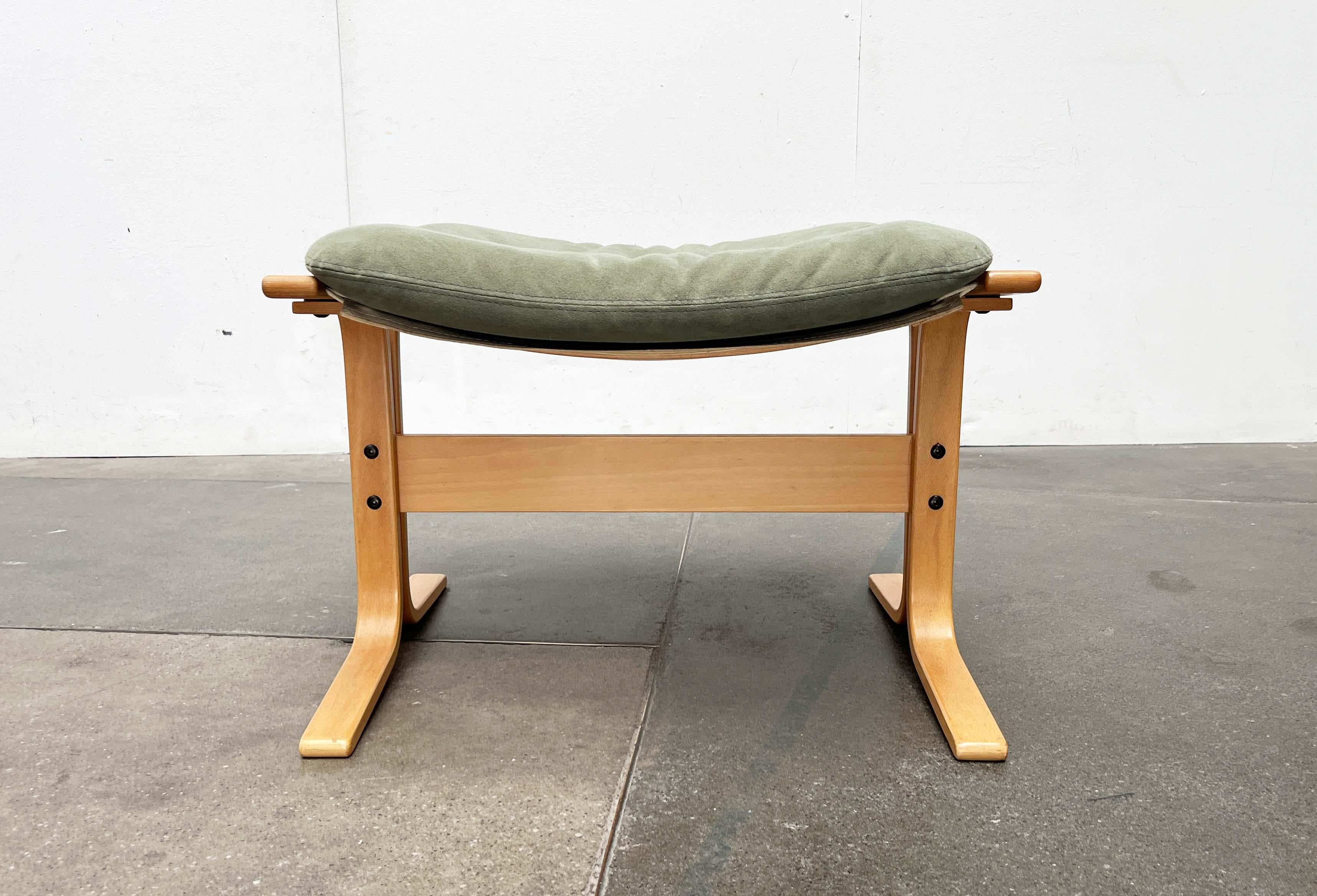 Norvegese Sgabello Siesta moderno di metà secolo Greene & Greene in pelle nubuk Ingmar Relling Westnofa in vendita