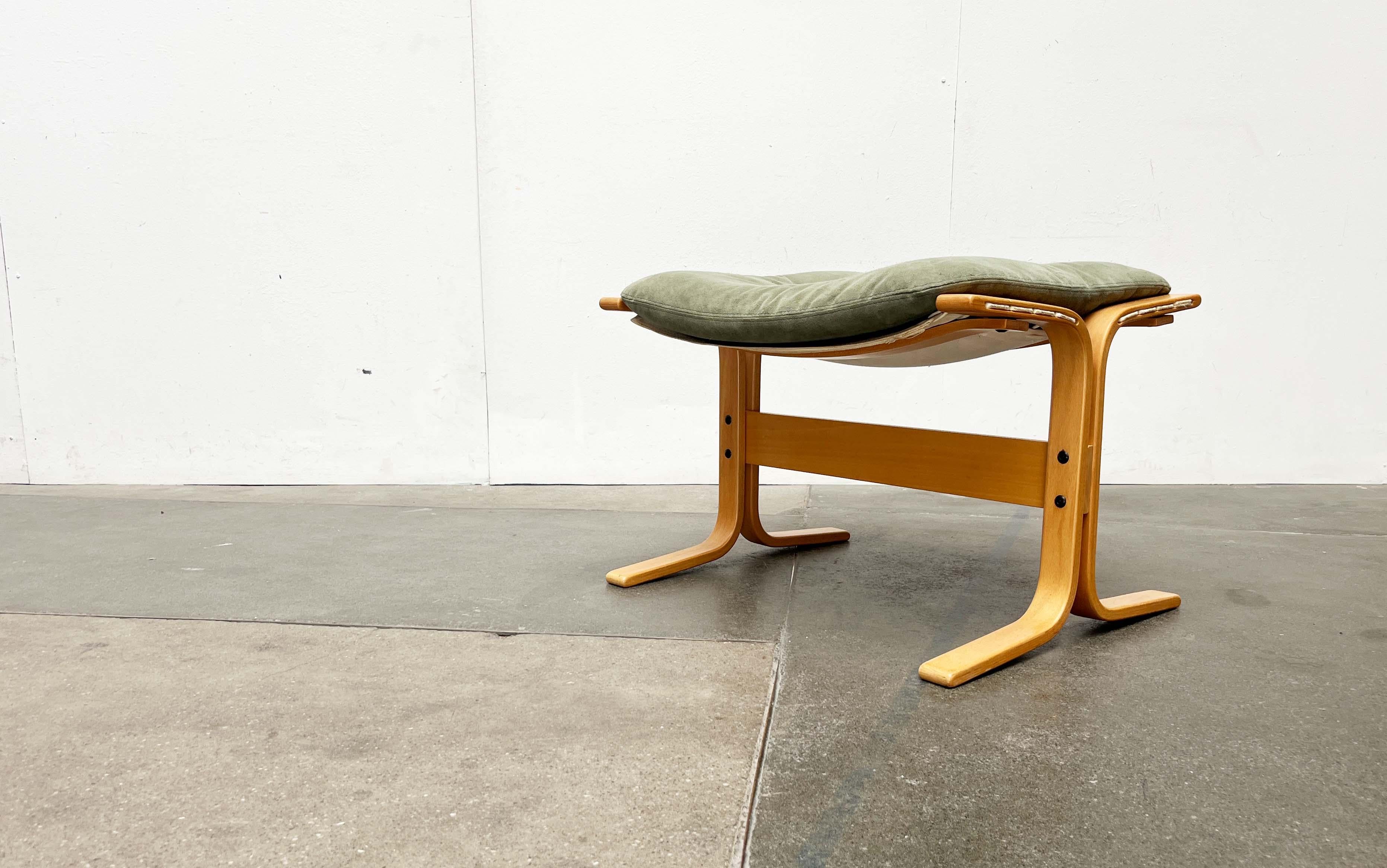 XX secolo Sgabello Siesta moderno di metà secolo Greene & Greene in pelle nubuk Ingmar Relling Westnofa in vendita