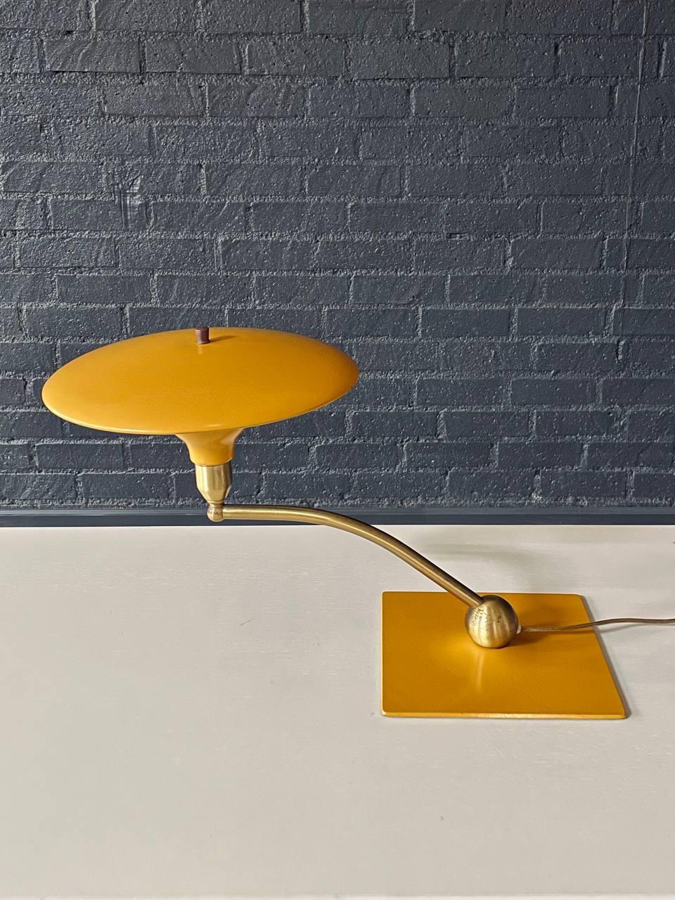 Mid-Century Modern “Sight Light” Saucer Table Lamp by M.G. Wheeler In Good Condition For Sale In Los Angeles, CA
