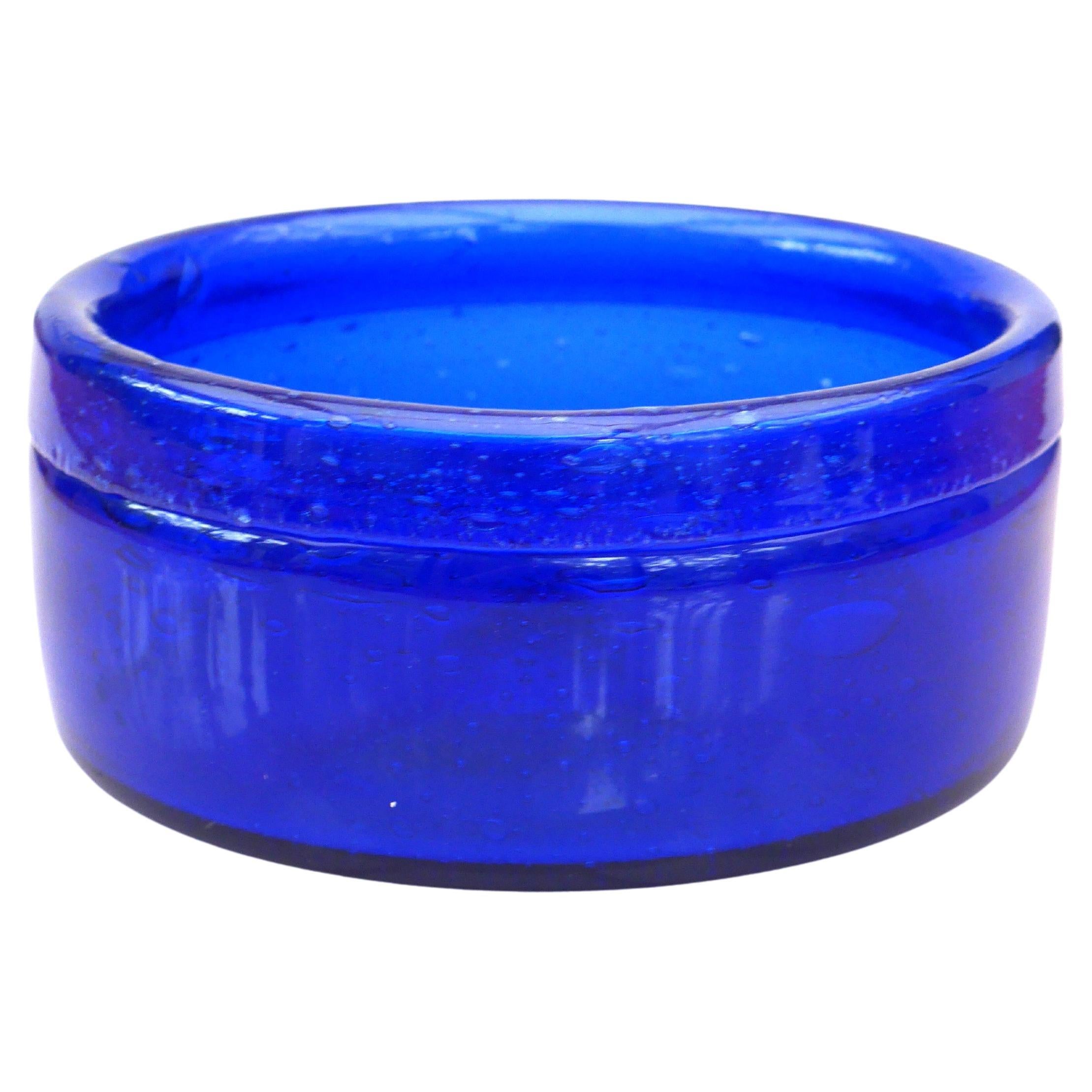 Mid-century modern signed art glass bowl in a bright blue. Erik Höglund Boda.