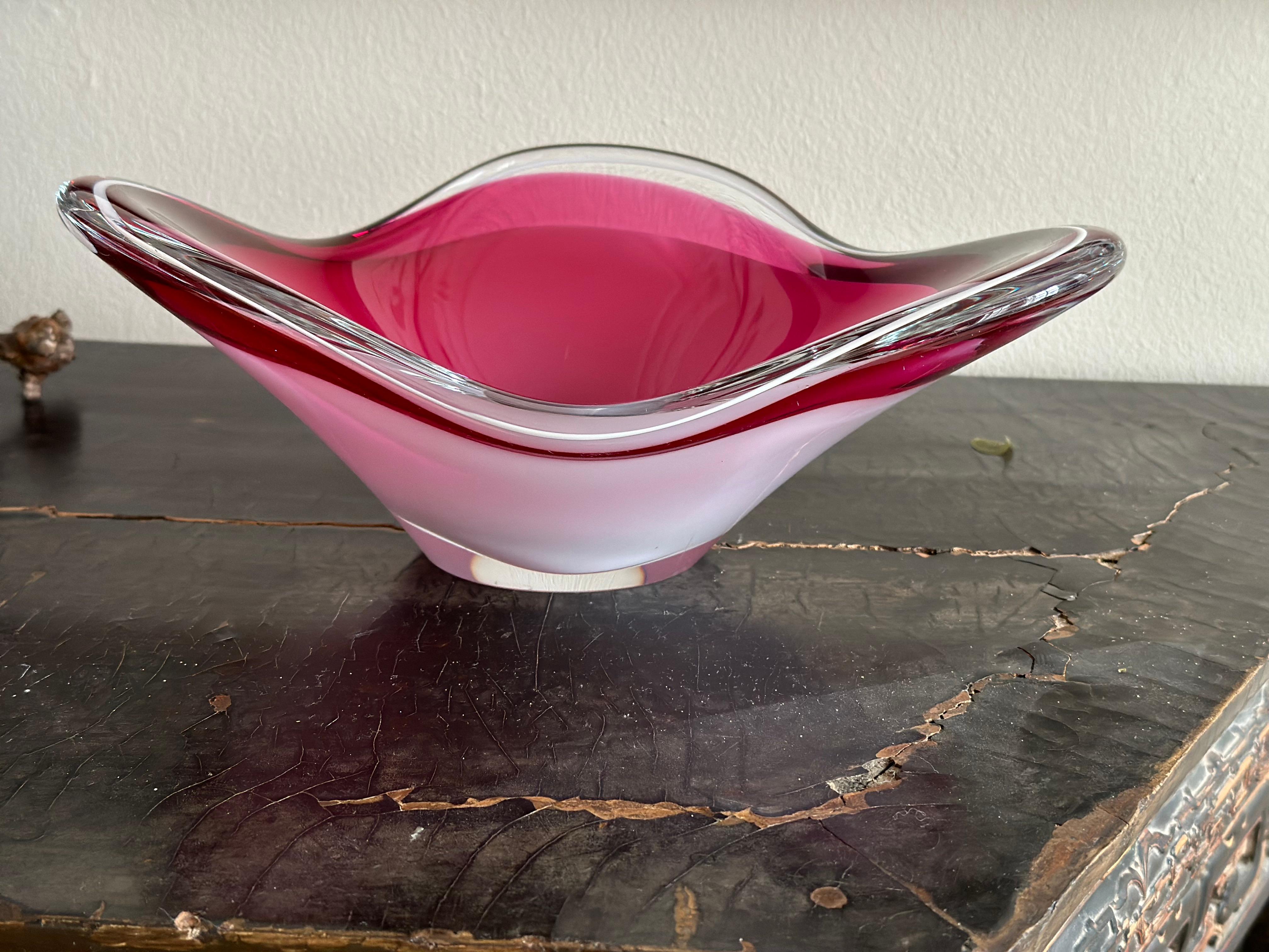 Mid-century modern signed coquille bowl made by Paul Kedelv Flygsfors for Flyg For Sale 4