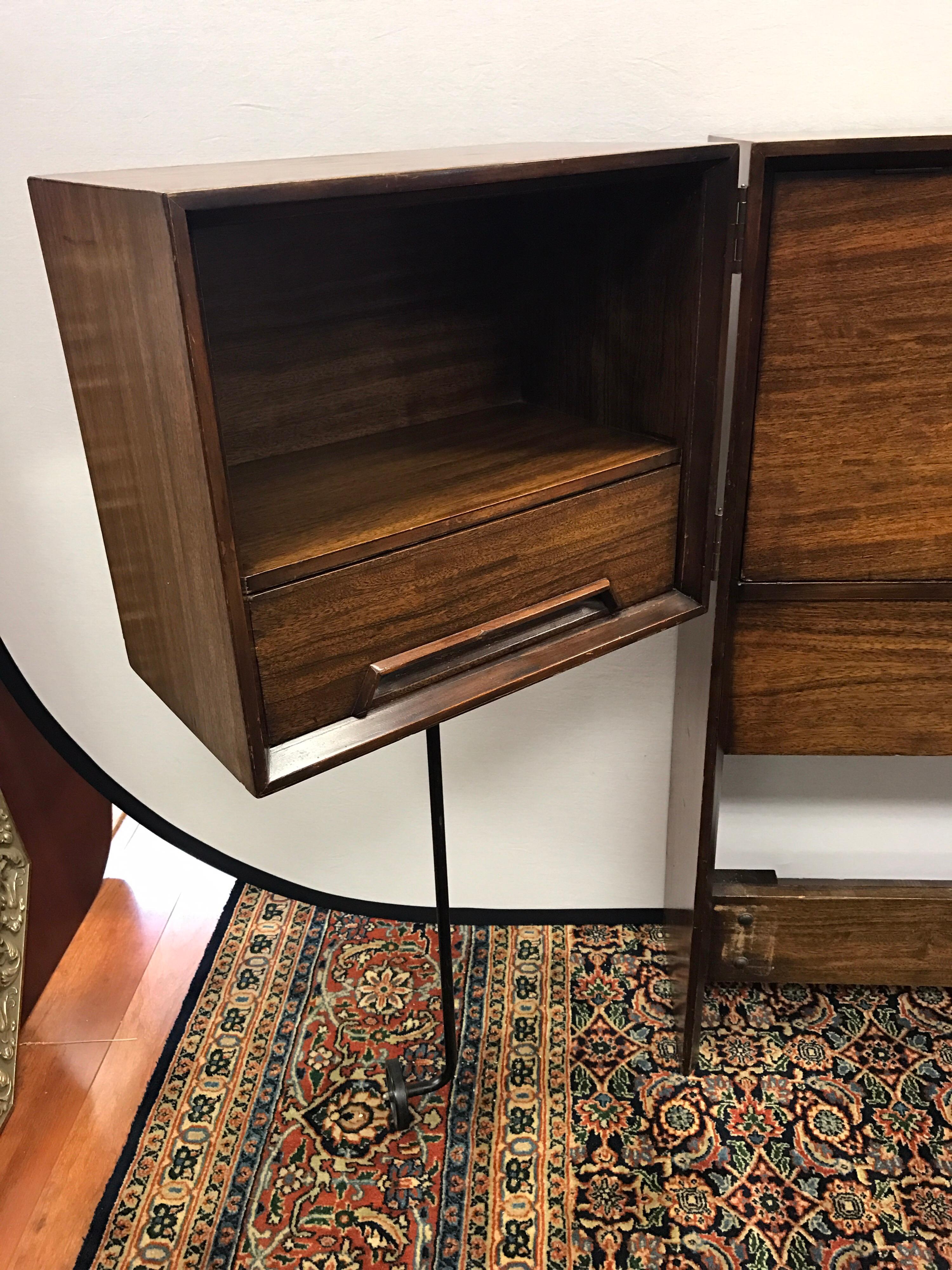 Rare Milo Baughman designed Drexel Perspective full bed with floating cabinets. Nothing short of spectacular. Done and mahogany and rosewood. Please note we have other matching pieces from this set, including a tall dresser and a lower large eight