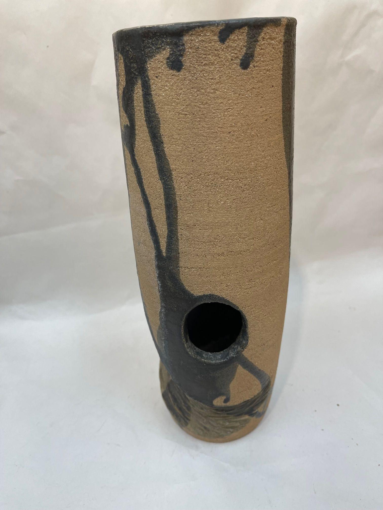 Mid-Century Modern Signed Harry V Studio Pottery Vase In Excellent Condition For Sale In Montreal, QC