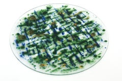 Piatto di vetro astratto fuso di metà secolo firmato Higgins Glass Blu, Verde, Oro