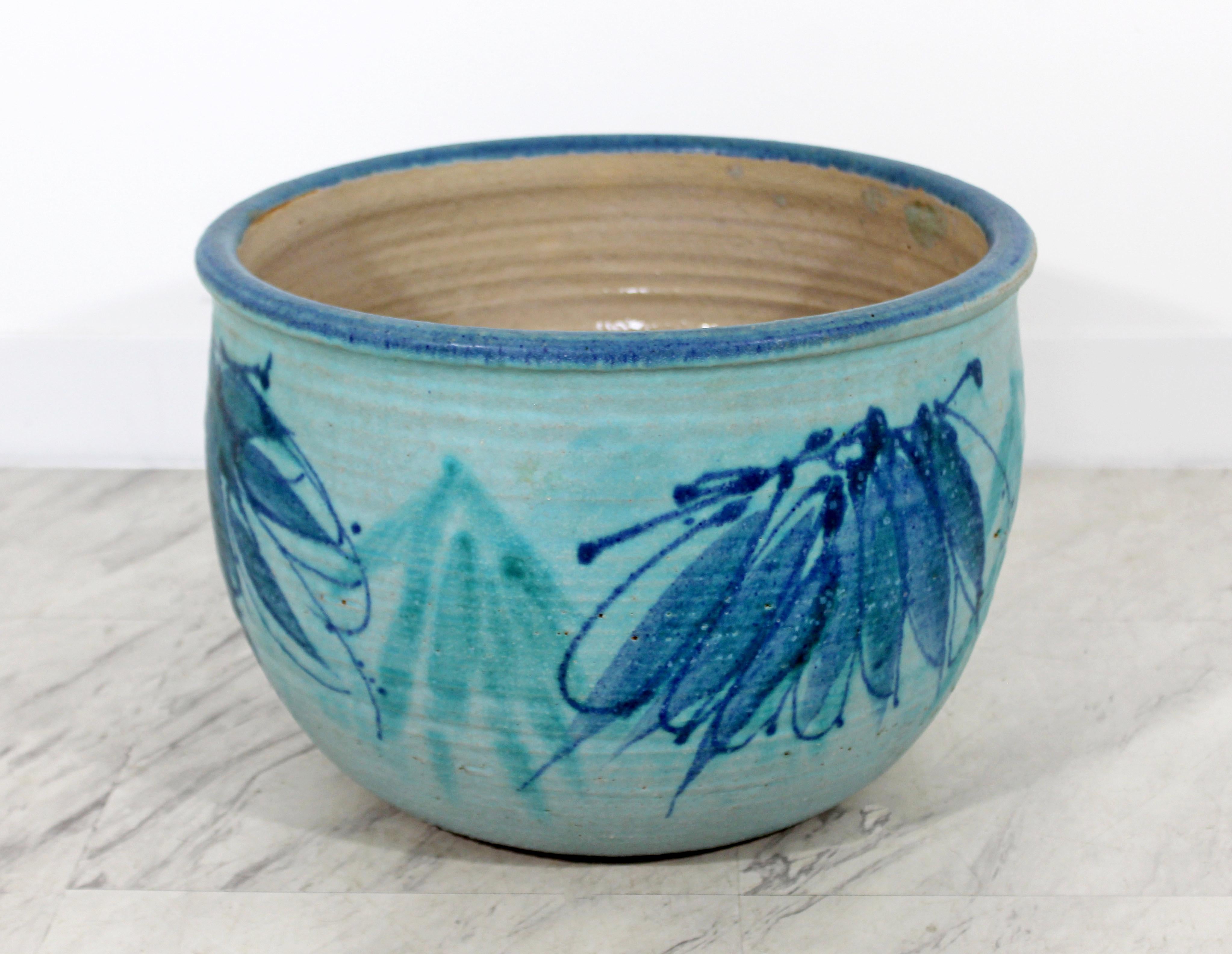 For your consideration is an rare exquisite, blue glazed ceramic pot, signed by J.T. Abernathy, circa 1960s. Cranbrook Studio artist. In excellent condition. The dimensions are 15