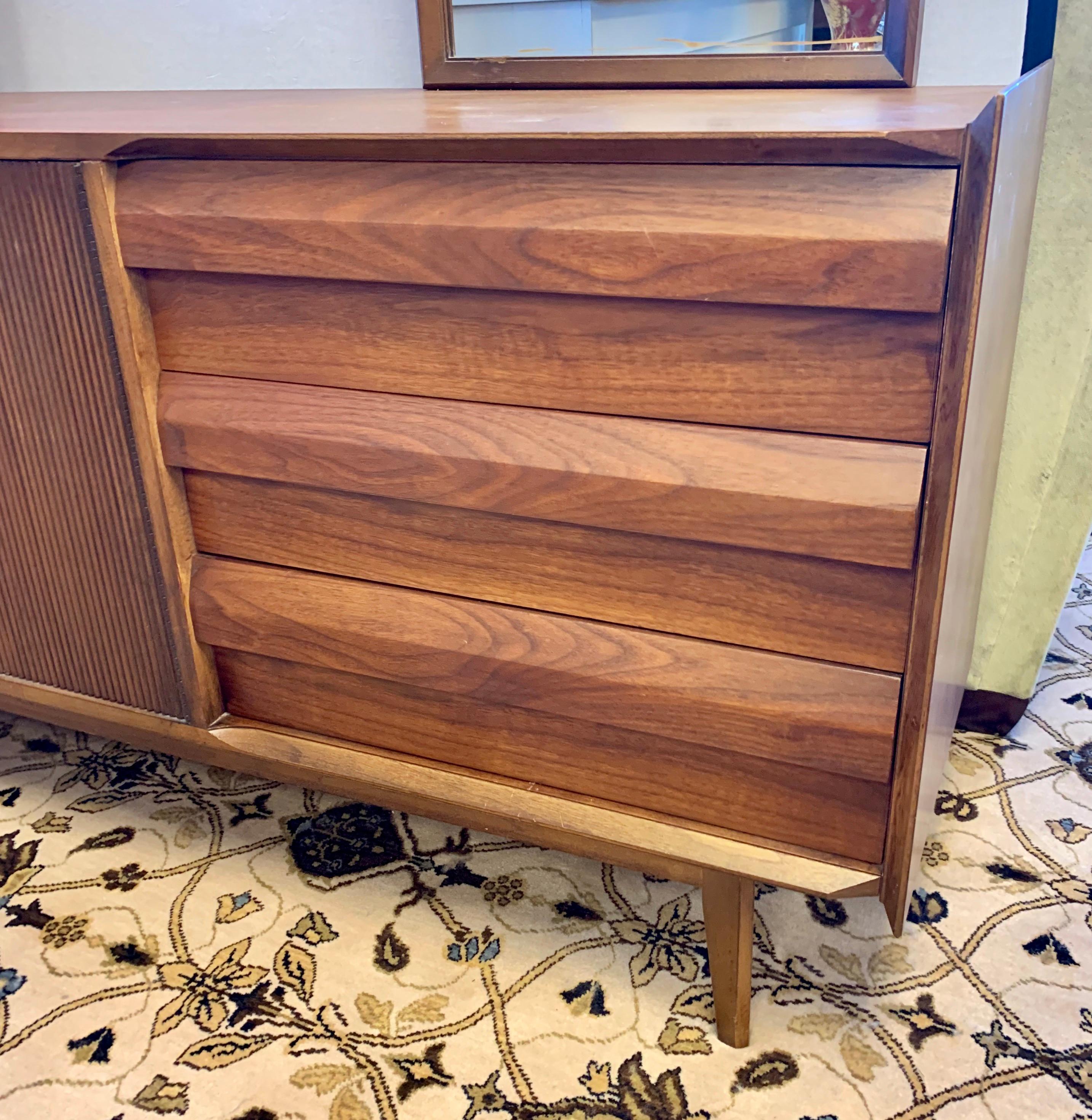 American Mid-Century Modern Signed Lane Altavista Large Chest Dresser with Dual Mirrors