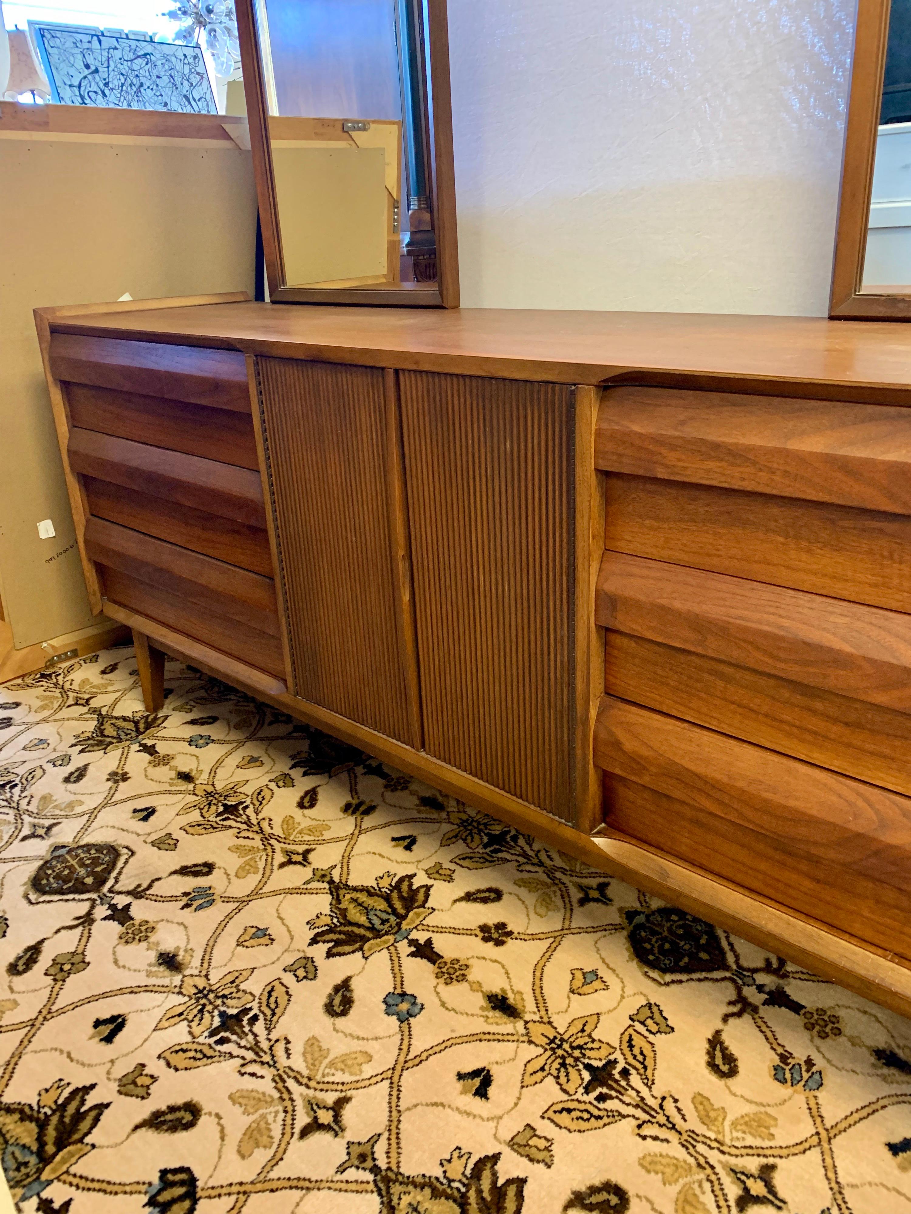 Mid-Century Modern Signed Lane Altavista Large Chest Dresser with Dual Mirrors 1